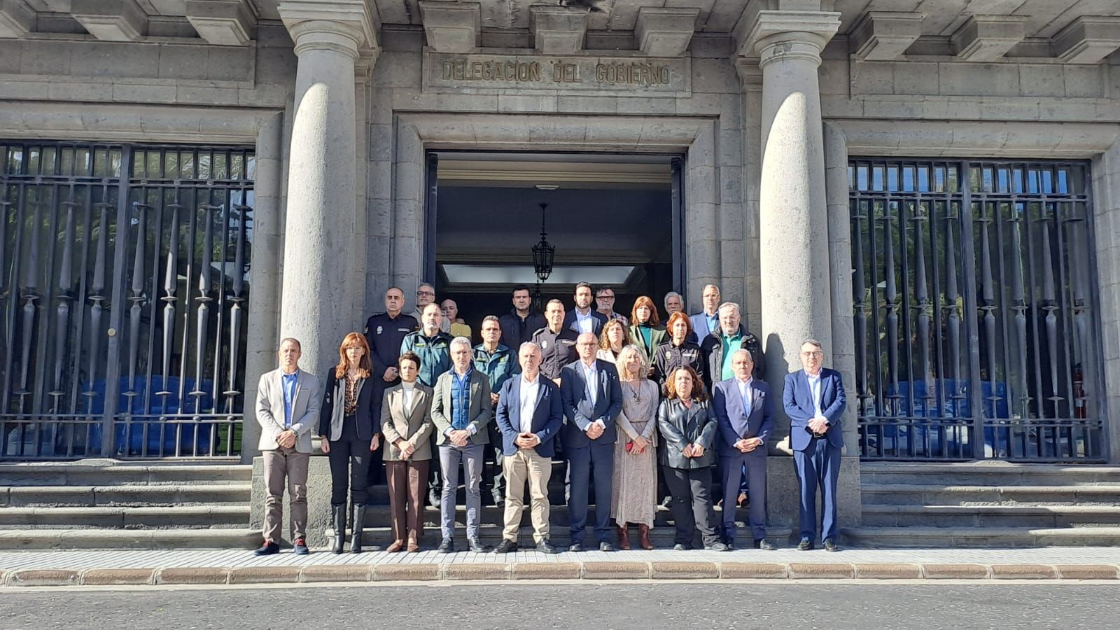 La delegada de Ceuta, Cristina Pérez, durante el minuto de silencio guardado en Canarias