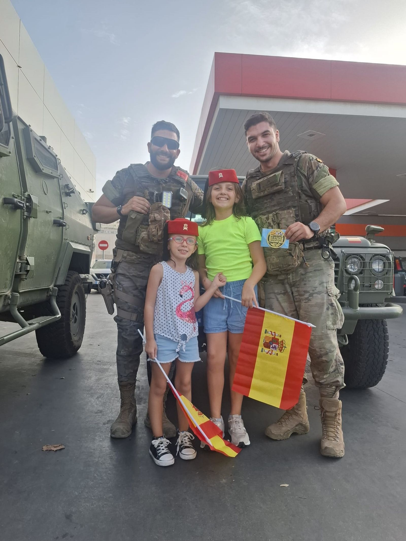 Los más pequeños agradecen al Ejército su labor durante esta crsis migratoria