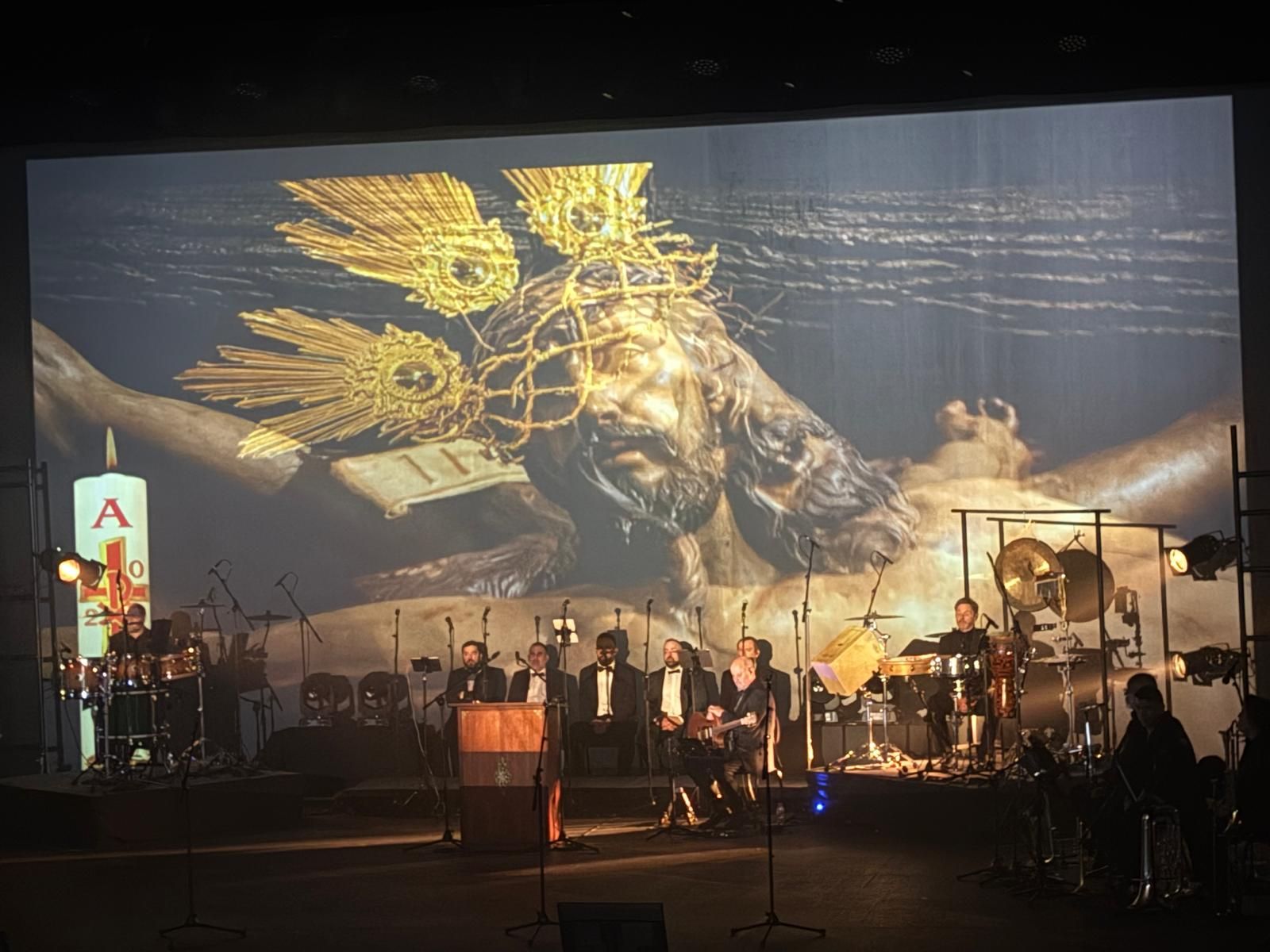 Cantores de Hispalis ponen el flamenco y la pasión de la Cuaresma a un Revellín repleto