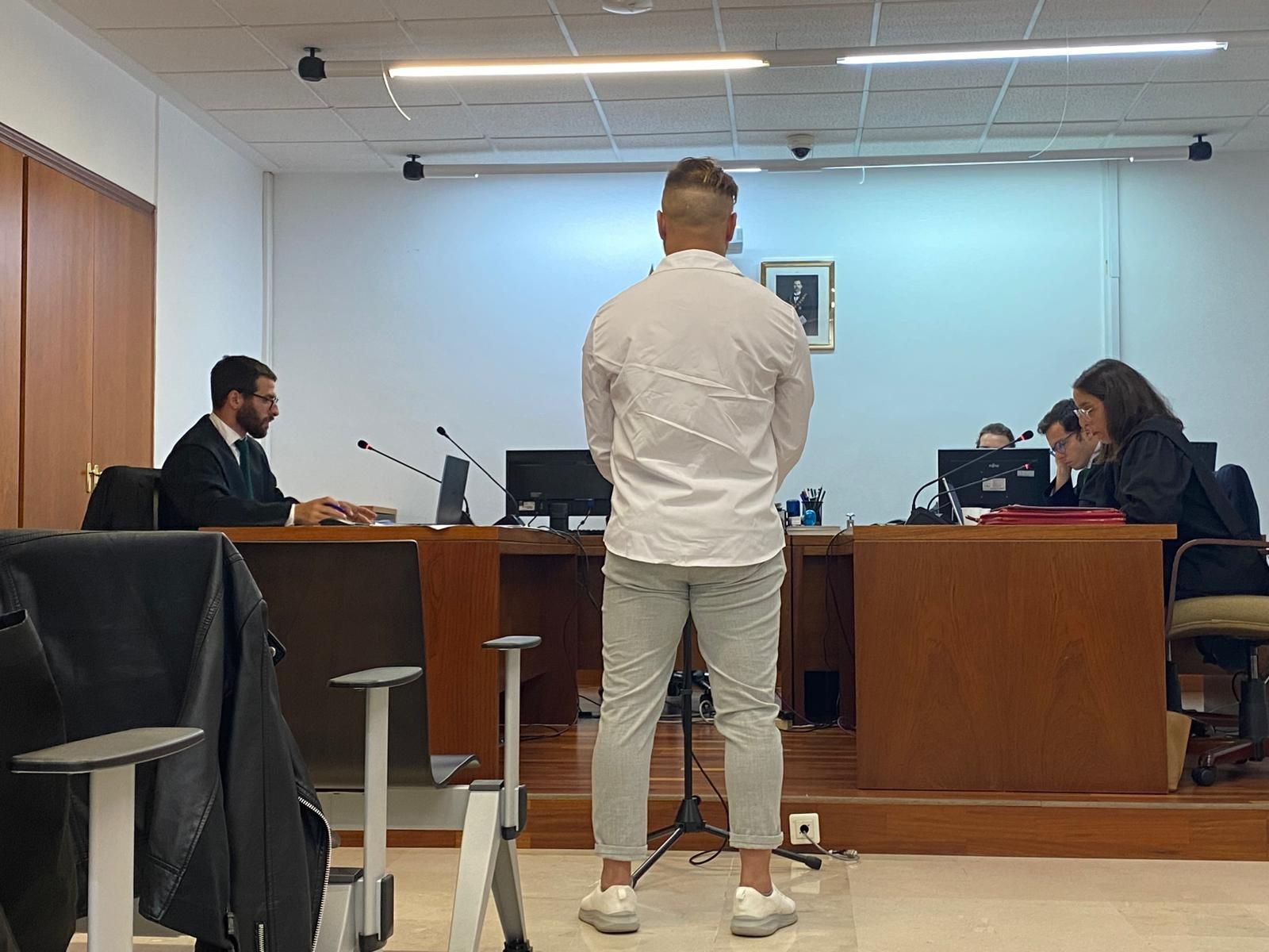 El acusado declara en la sala de vistas del Juzgado de lo Penal.