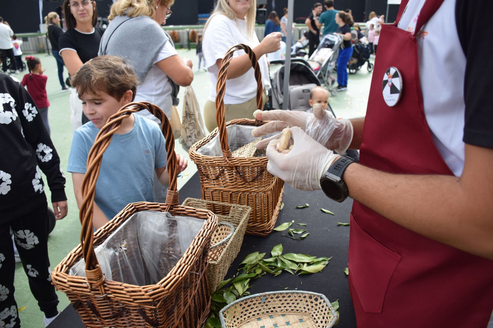 Ceuta celebra un Día de la Mochila multitudinario bajo un ambiente festivo y familiar Ceuta celebra un Día de la Mochila multitudinario bajo un ambiente festivo y familiar