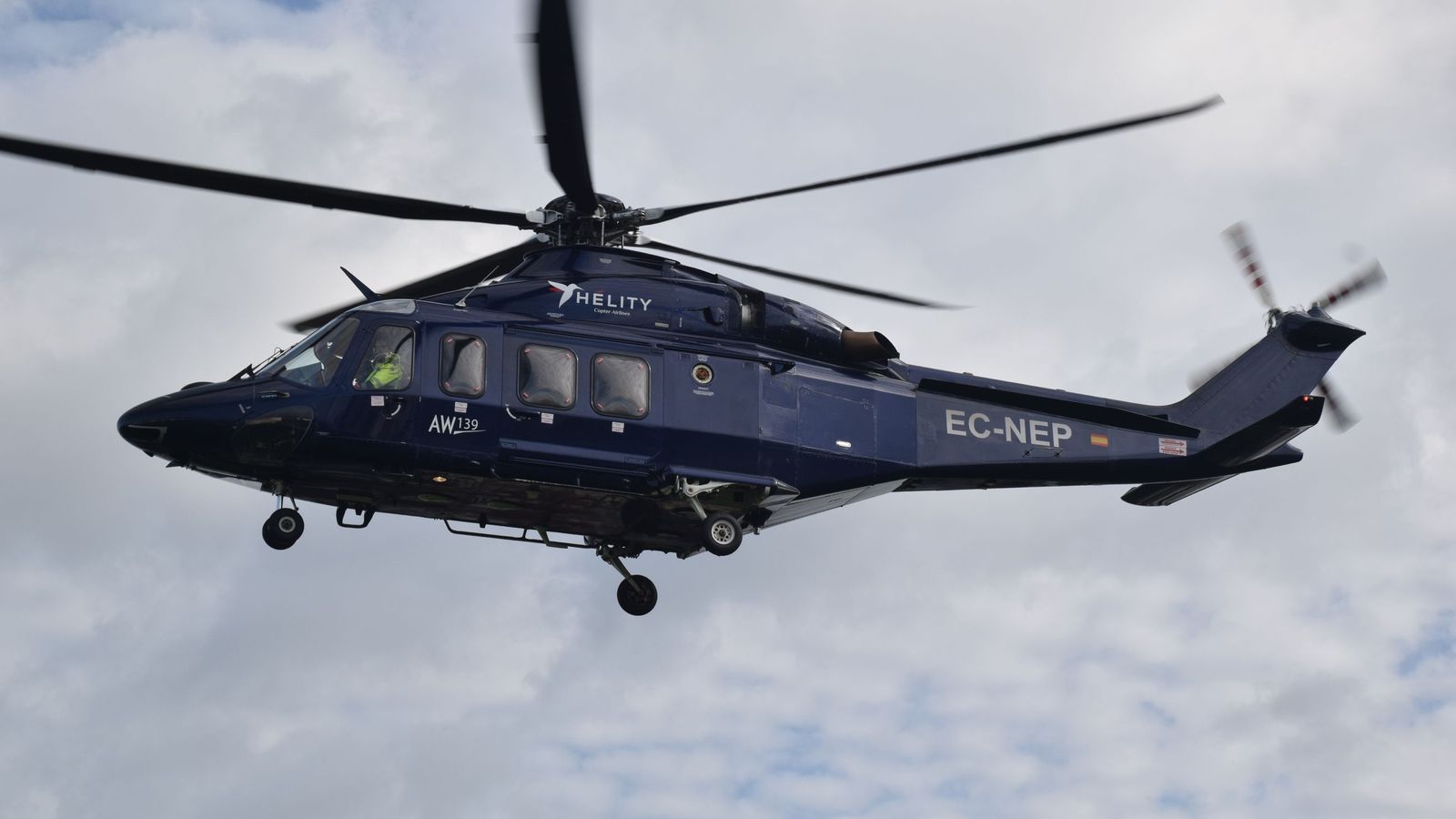 Los Reyes Magos aterrizan en el Alfonso Murube horas antes de la cabalgata