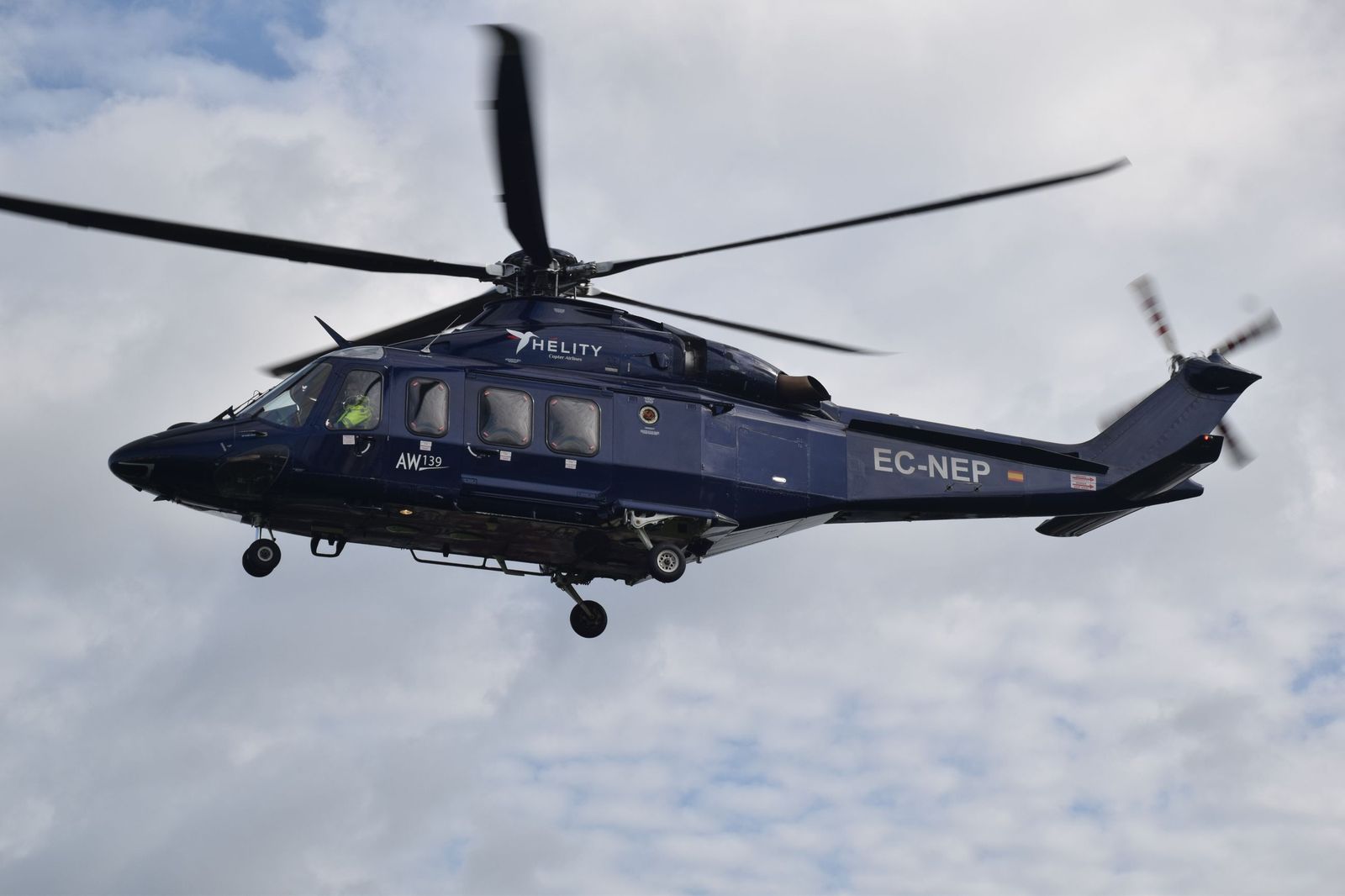 Los Reyes Magos aterrizan en el Alfonso Murube horas antes de la cabalgata