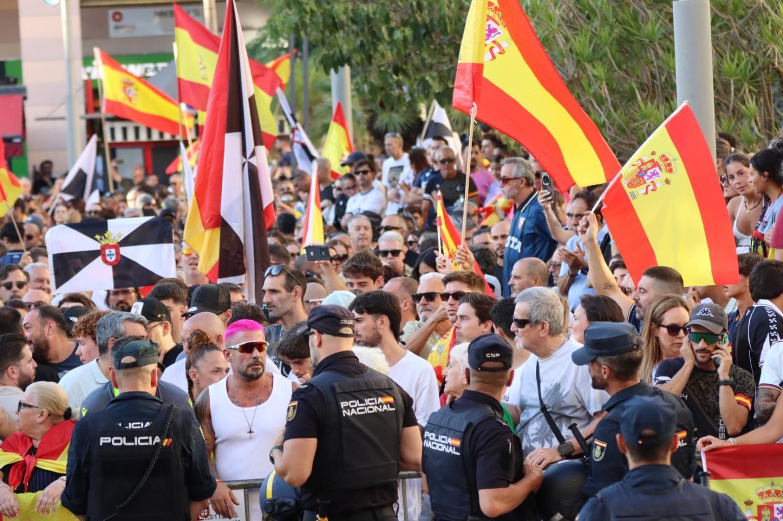 Ceuta se volvió a echar este miércoles a la calle al grito de "invasores" y "Ceuta no se vende, Ceuta se defiende"