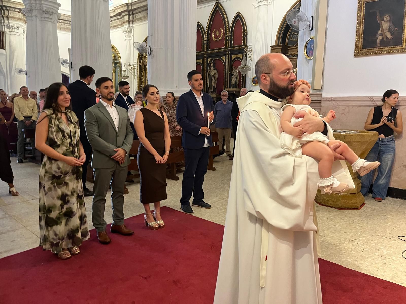 Gabriela, Manuel y Jimena reciben el Sacramento del Bautismo en el Santuario