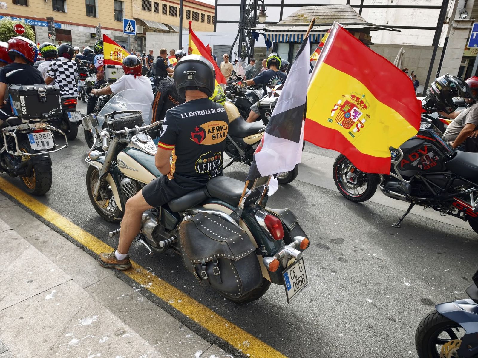 Cientos de motoristas se manifiestan por las calles de Ceuta