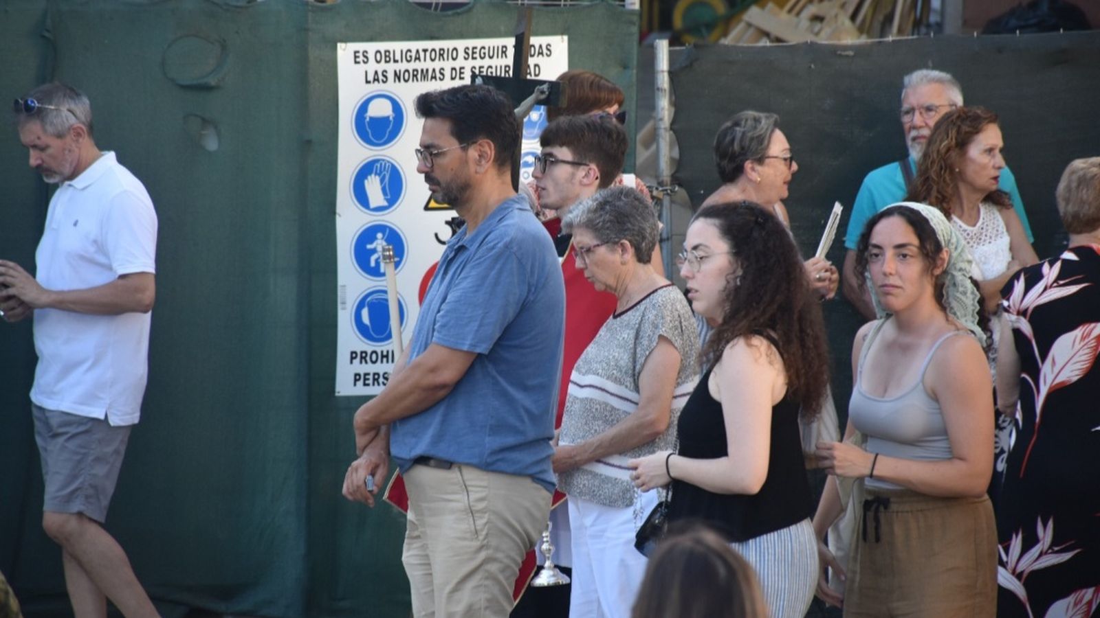 La ciudad se reunió en torno al Cristo del Puente en un solemne acto de despedida que culminó con una eucaristía, la bendición y un multitudinario besapiés