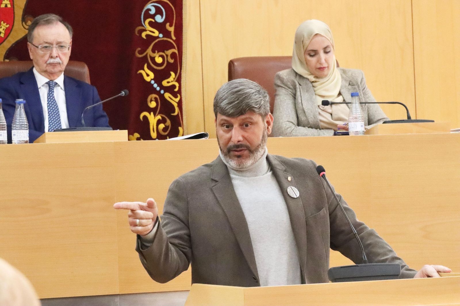 Mustafa durante una intervención.