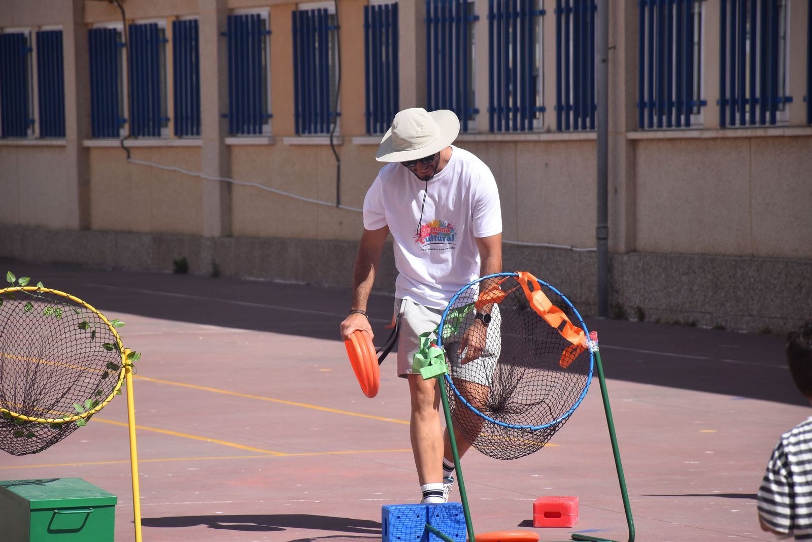 Simpática y colorida selva para poner fin a la Semana Cultural del 'José Acosta'