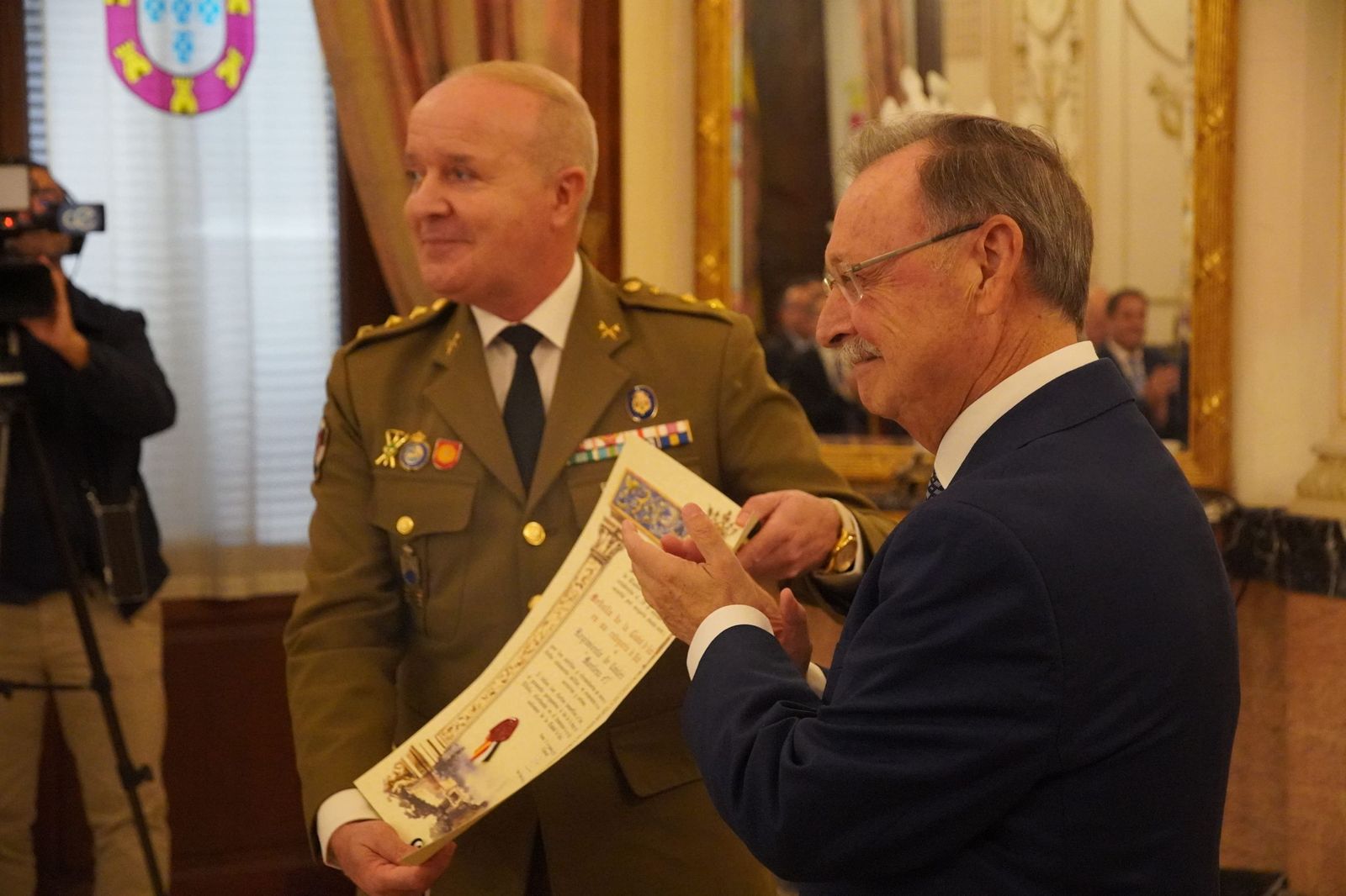 Así ha sido la imposición de la Medalla de Plata de la Ciudad a Caballería