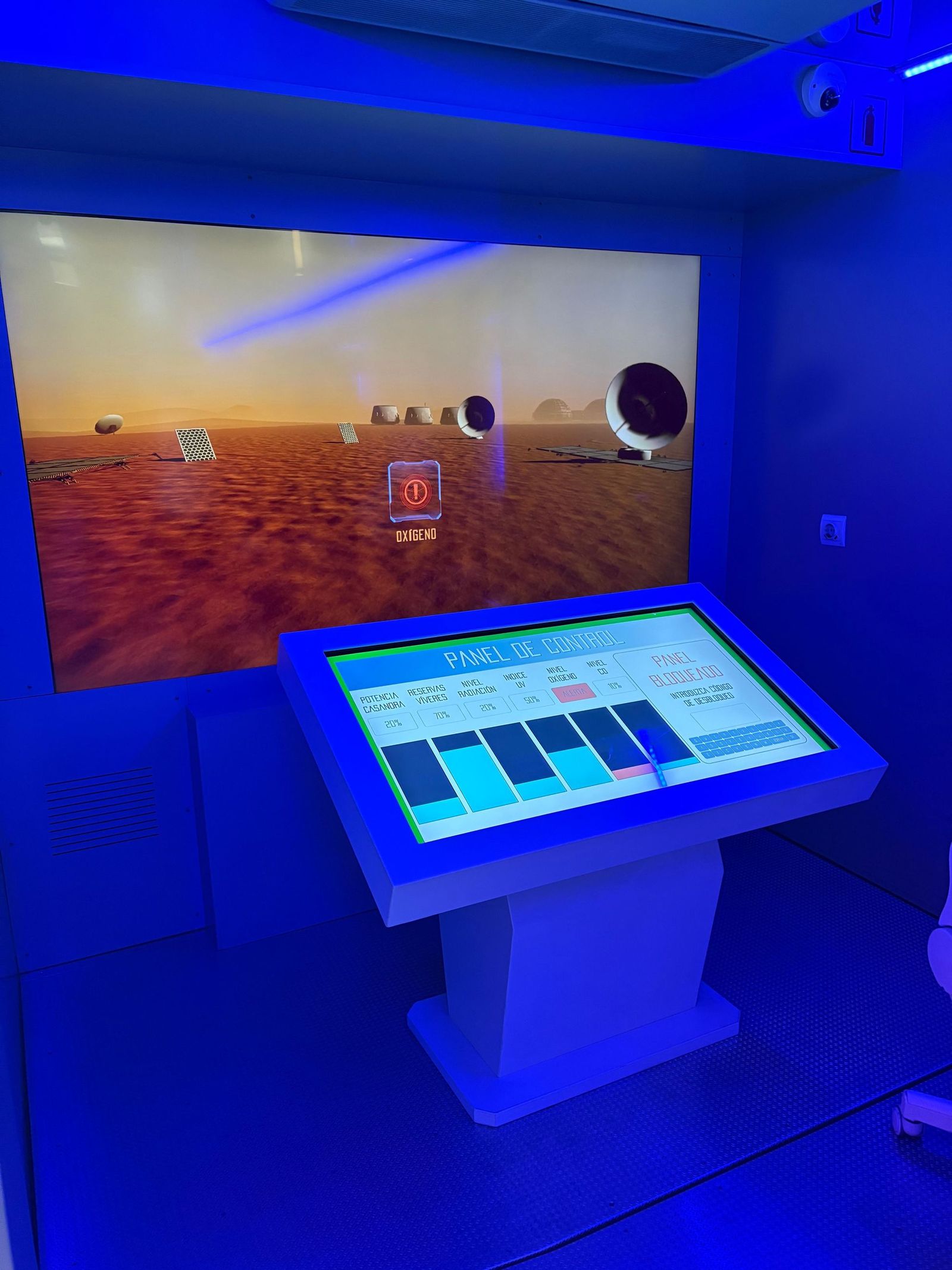 FINEXIT reta al alumnado del IES Clara Campoamor a escapar con educación financiera