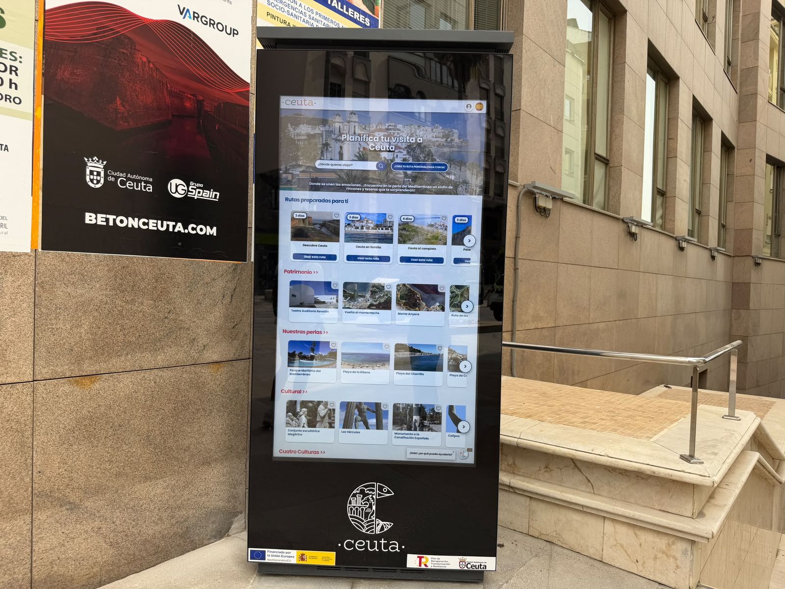 La inteligencia artificial guía al visitante por Ceuta a través de los nuevos tótems turísticos
