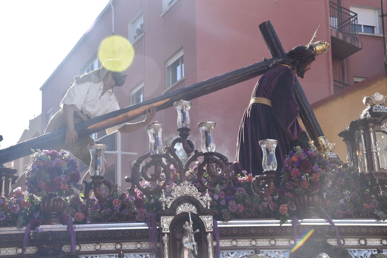 Nazareno de la Hermandad de la Amargura procesionando por Ceuta