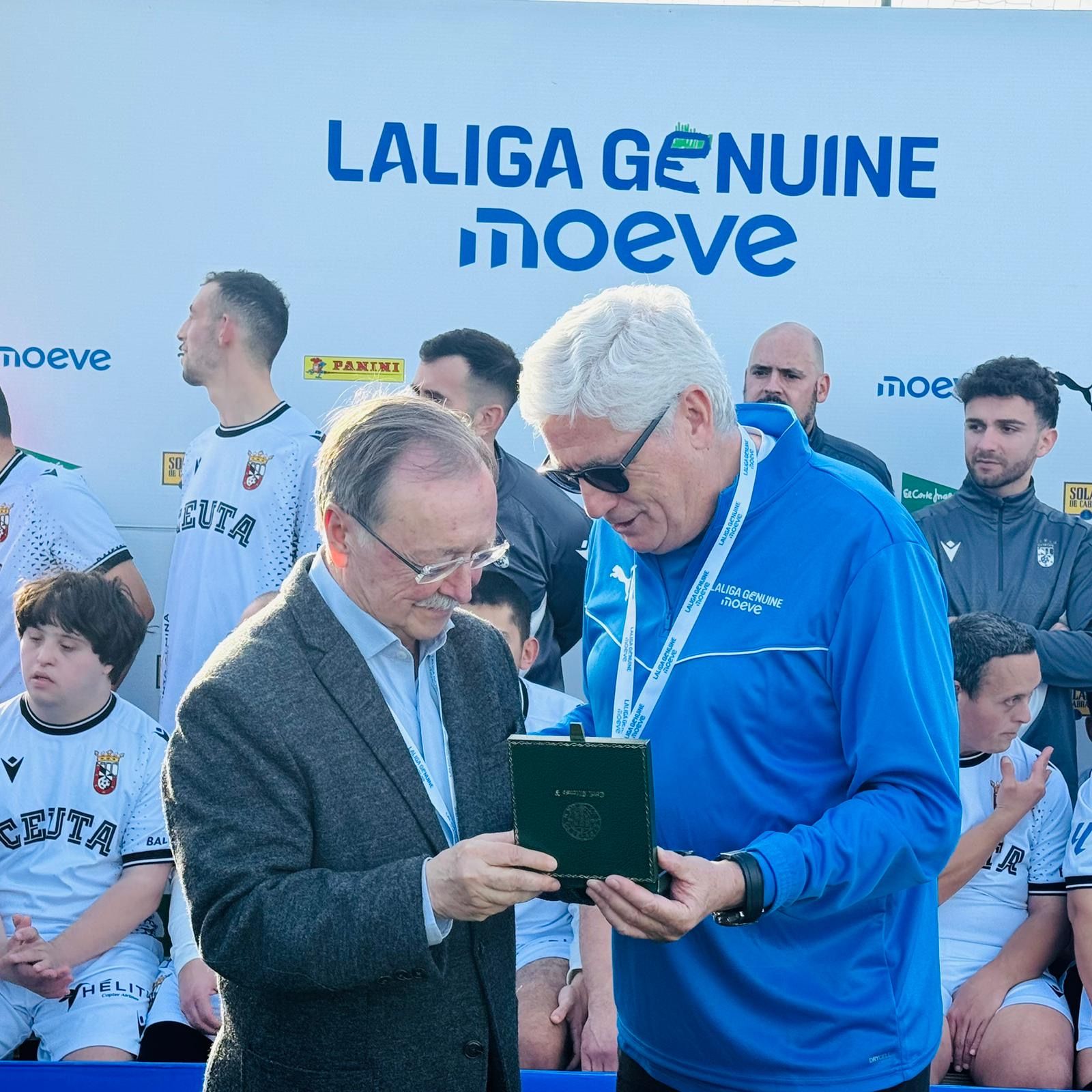 La primera de las distinciones fue otorgada a Clemente Villaverde Huelga, presidente de la Fundación LaLiga