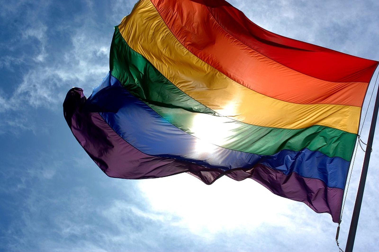 9822_6494_8761_5972_rainbow_flag_and_blue_skies