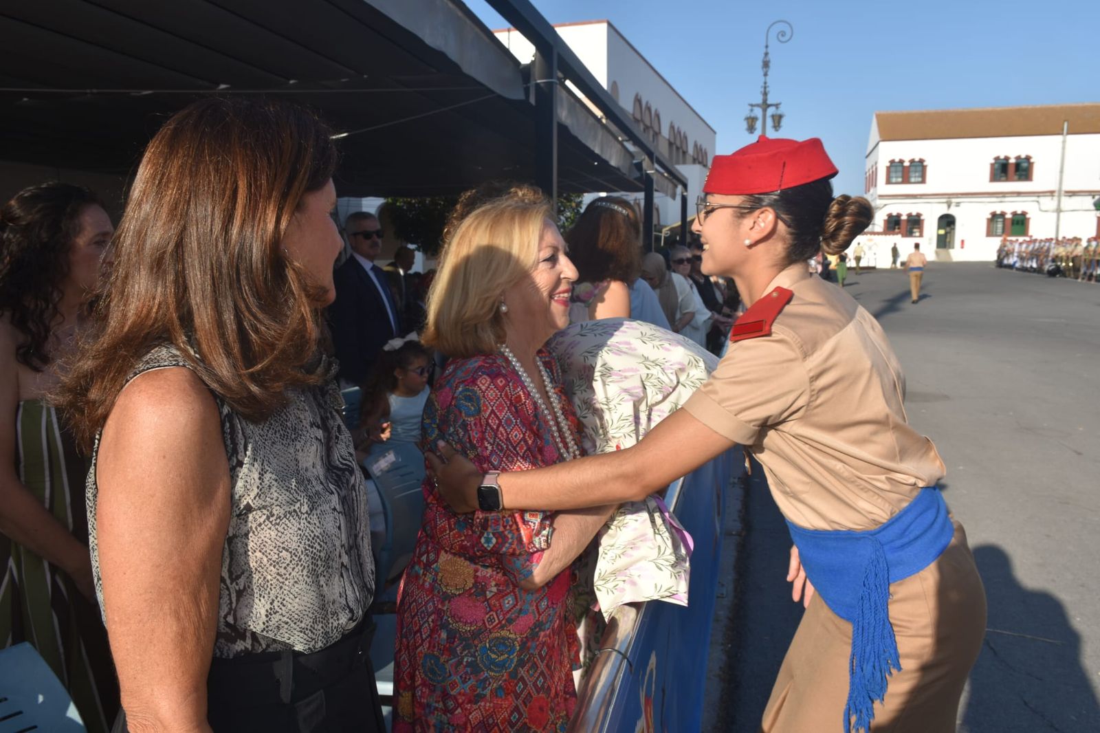 El acuartelamiento González-Tablas acoge una parada militar por el 115 aniversario de Regulares