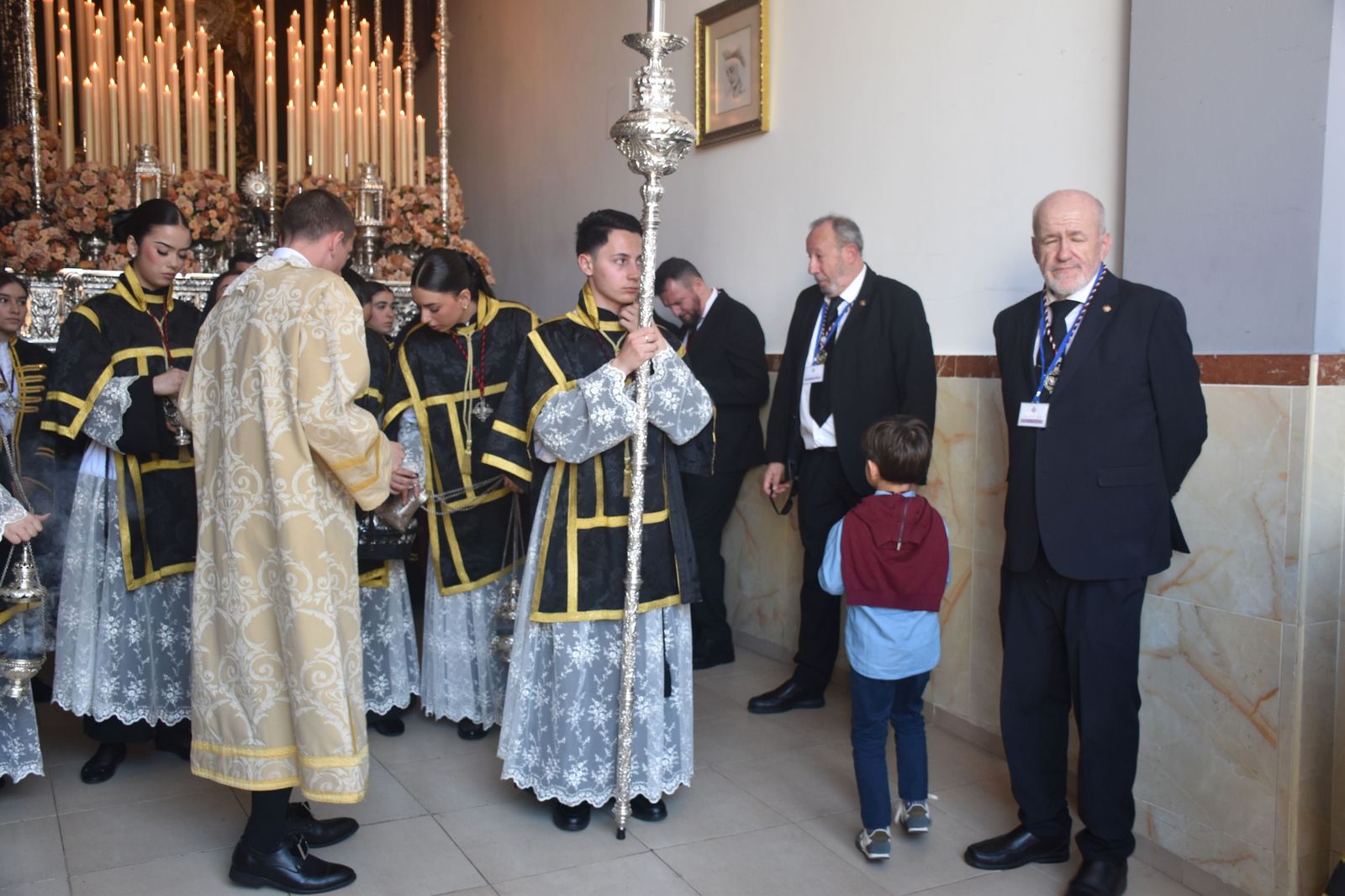 La Amargura: andares de barrio para un Miércoles Santo soleado