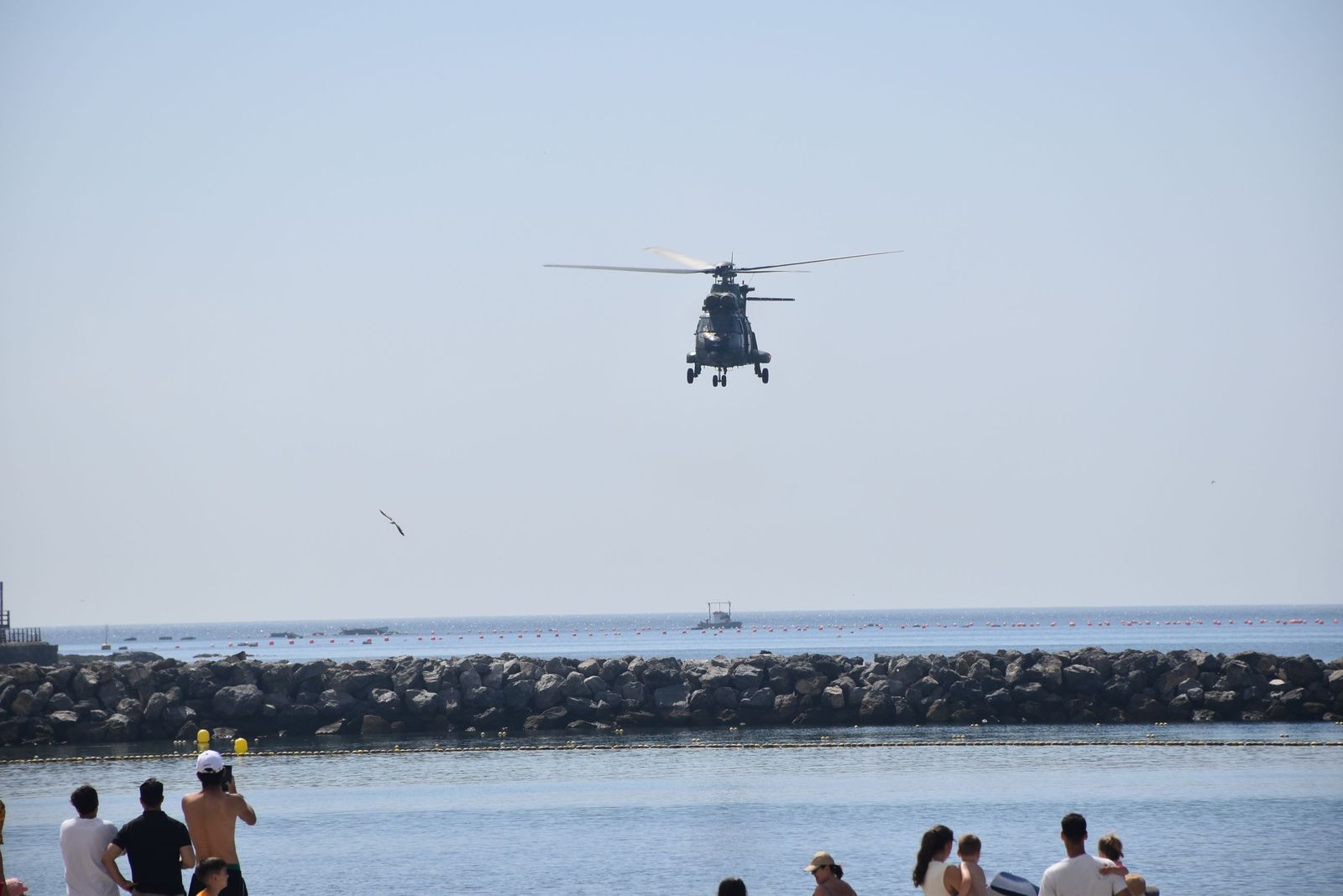FOTOGALERÍA | Ceuta mira al cielo para celebrar a sus Fuerzas Armadas