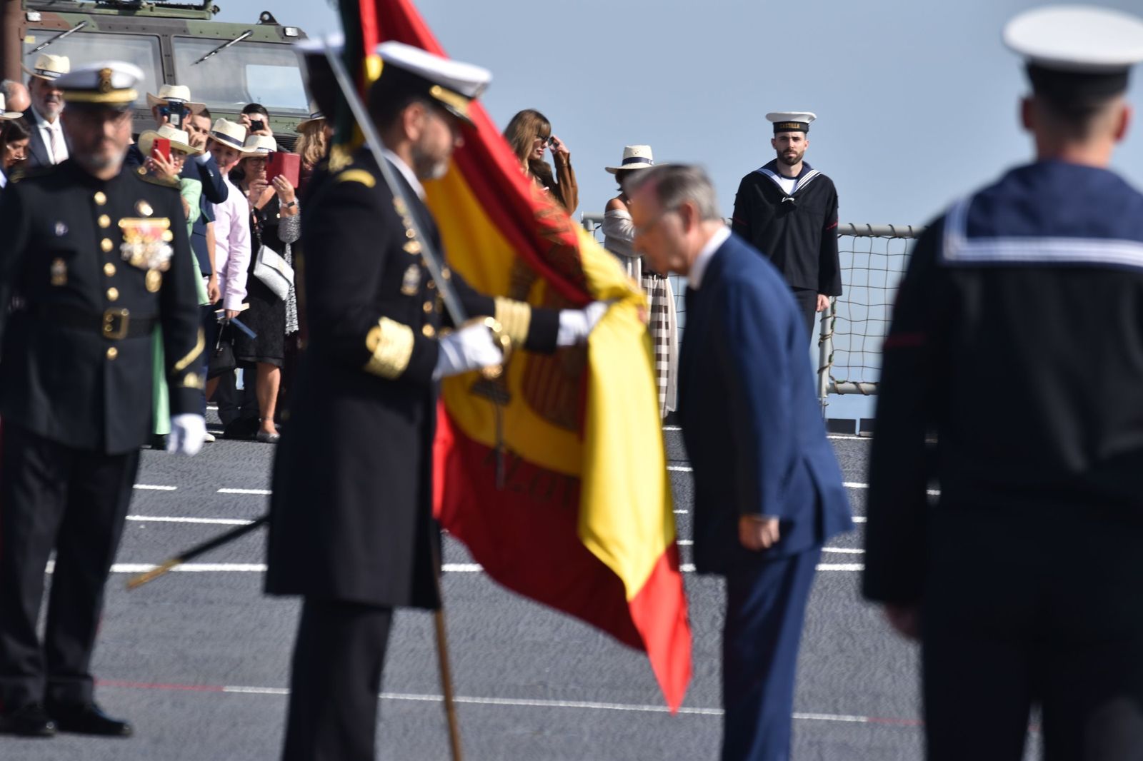 Emotiva jura de bandera a bordo del 'Castilla'