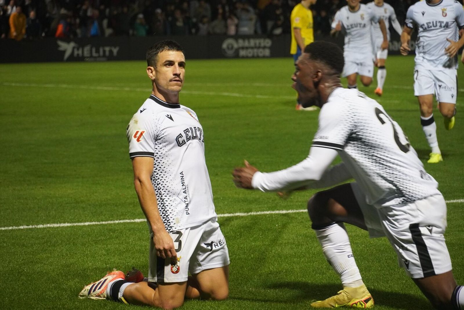 Matos celebrando el gol del empate ante la UD Las Palmas en el Alfonso Murube