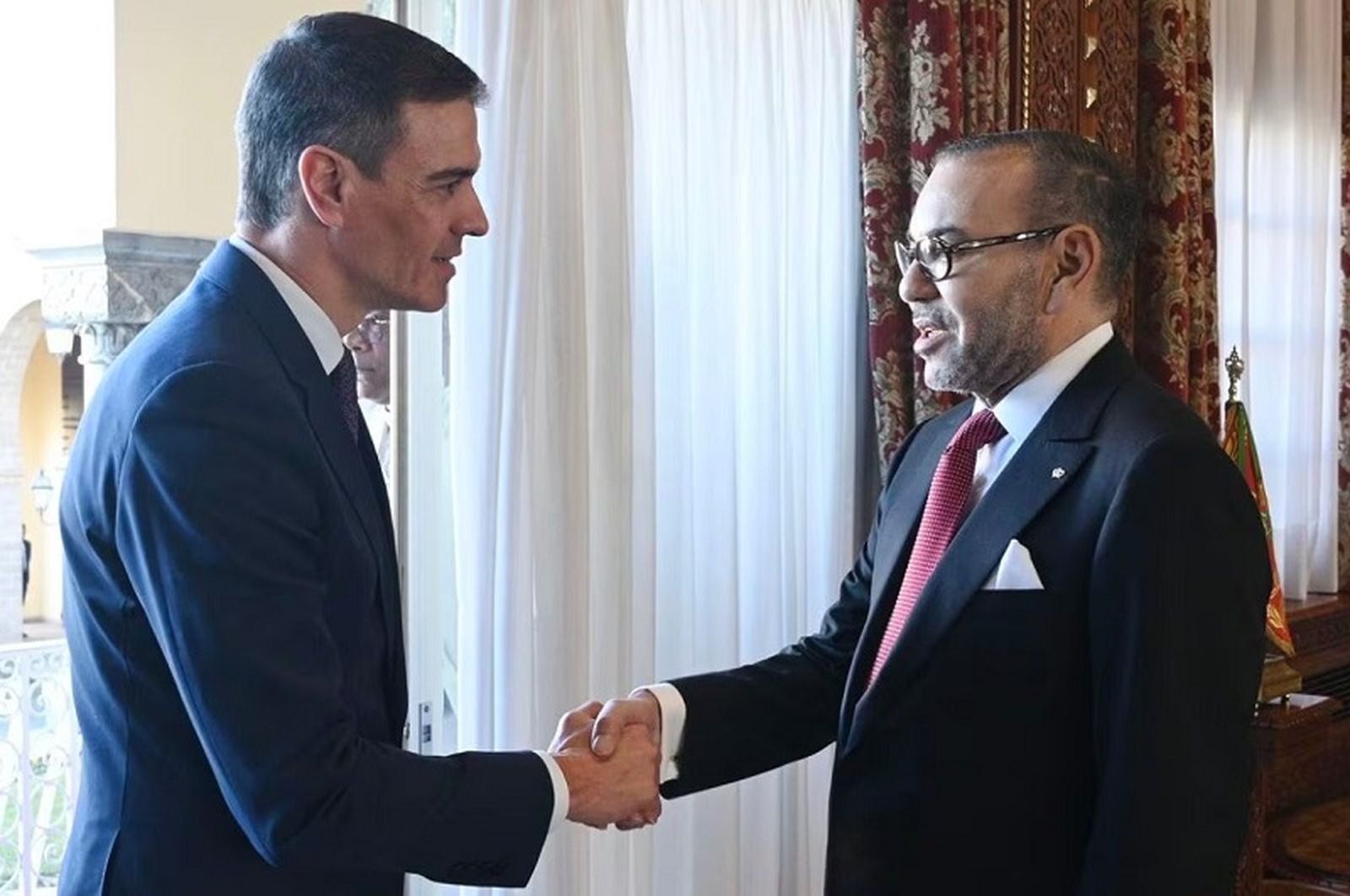El presidente del Gobierno, Pedro Sánchez, junto al Rey de Marruecos, Mohamed VI. / FOTO EL PUEBLO