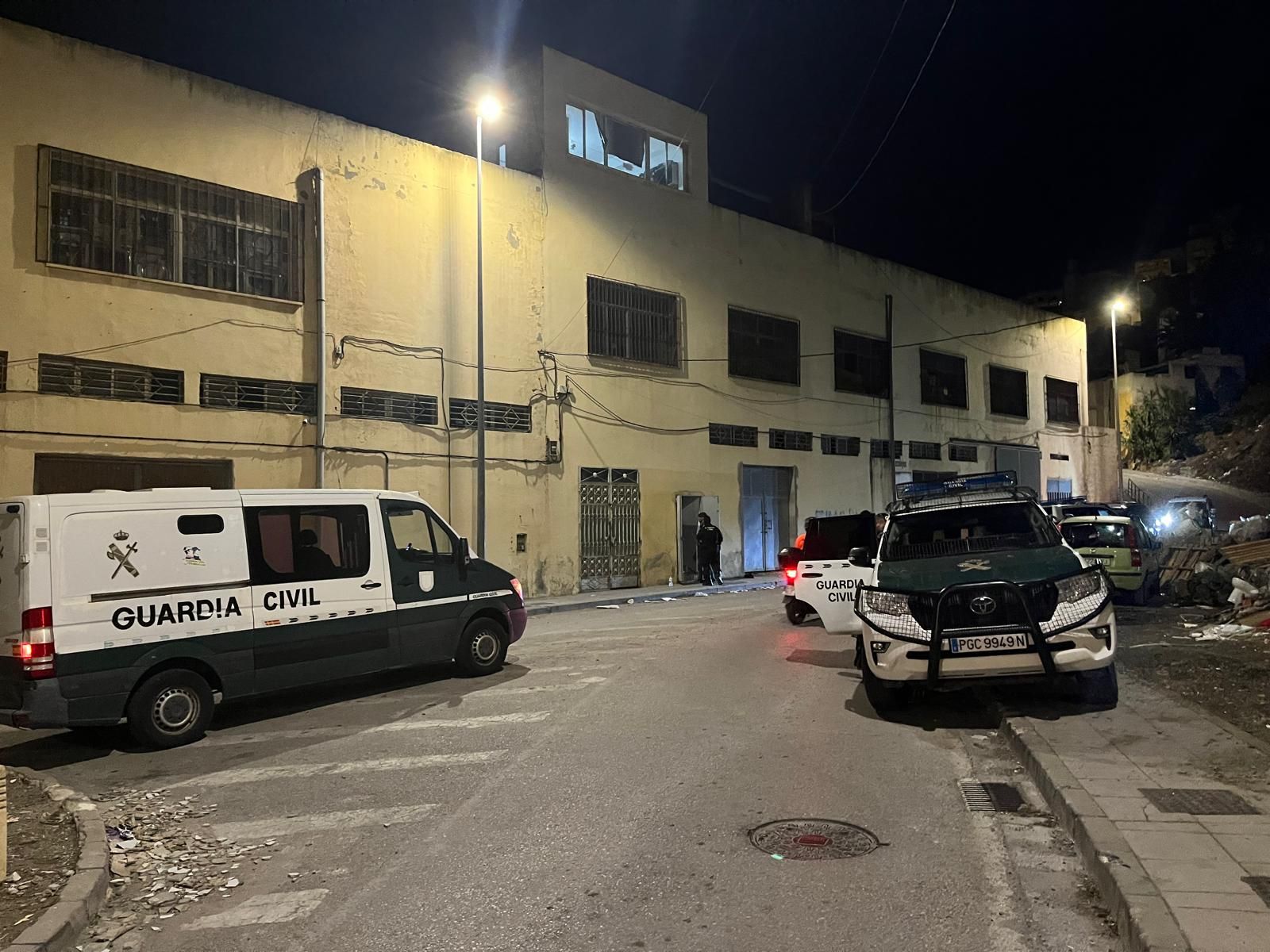 La Guardia Civil actua contra una ONG que repartía espray pimienta a los inmigrantes