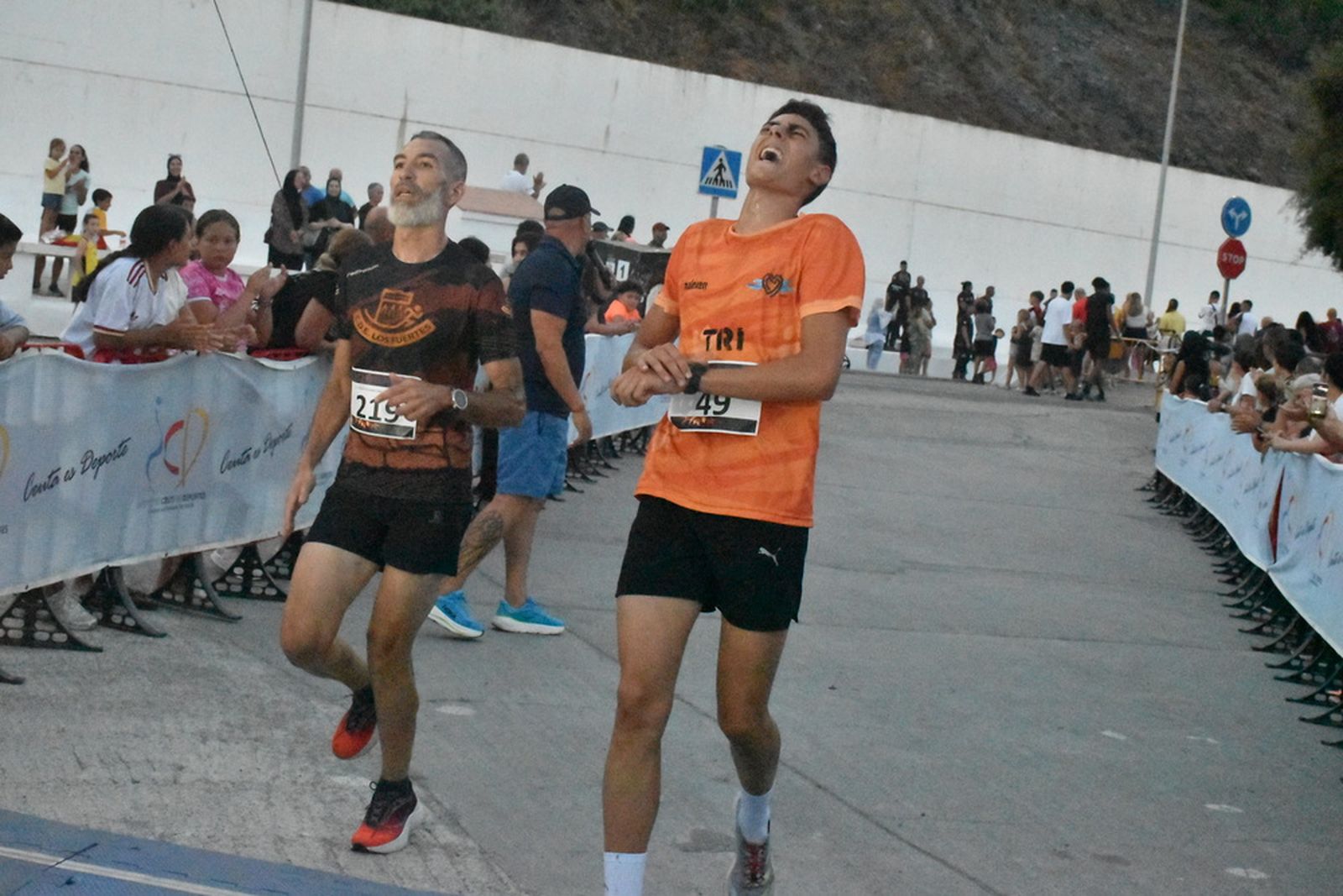 “Bily” y Elena López, reyes de la XXXI carrera popular de San Juan