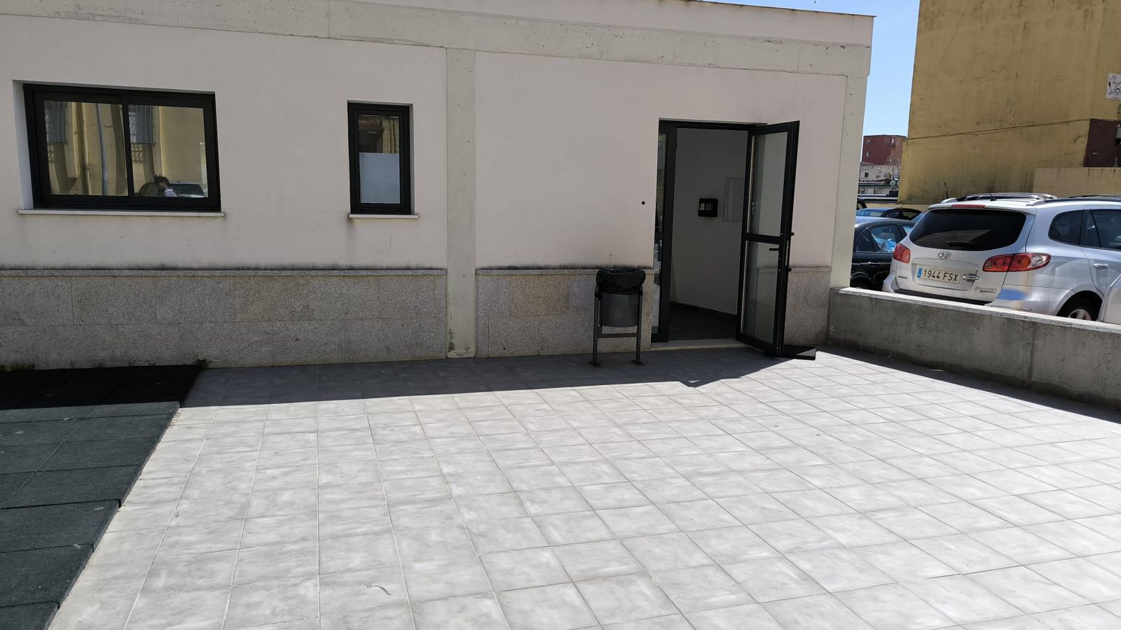 Entrada al Parking de Juan Carlos I.