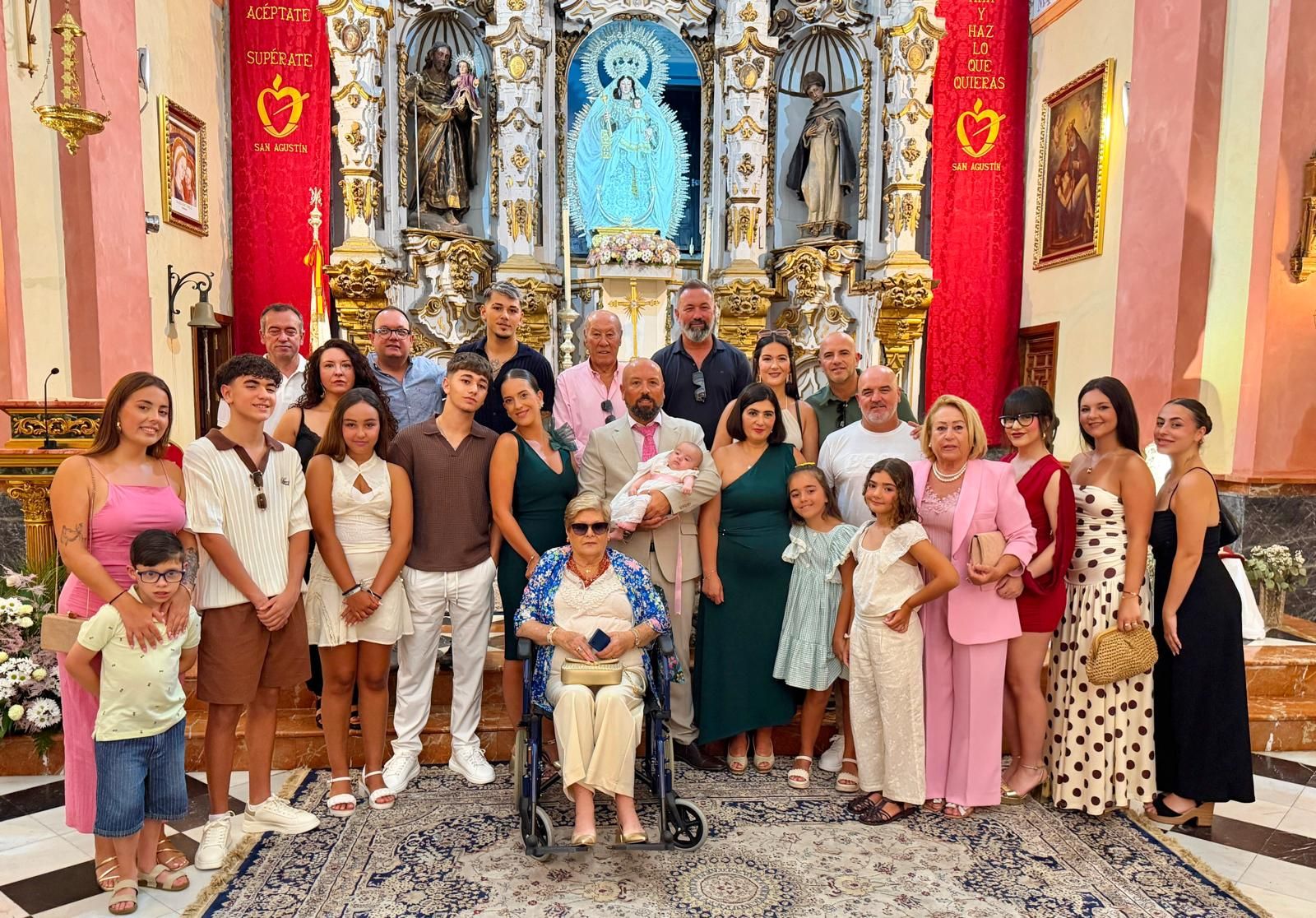 María recibe el Sacramento del bautismo