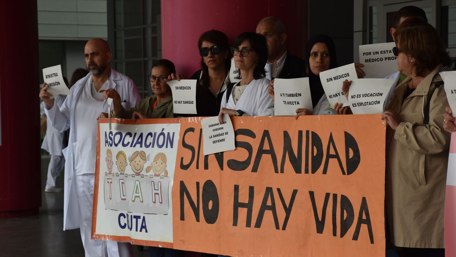 Concentración de los médicos de HUCE con motivo de la huelga nacional por el estatuto propio