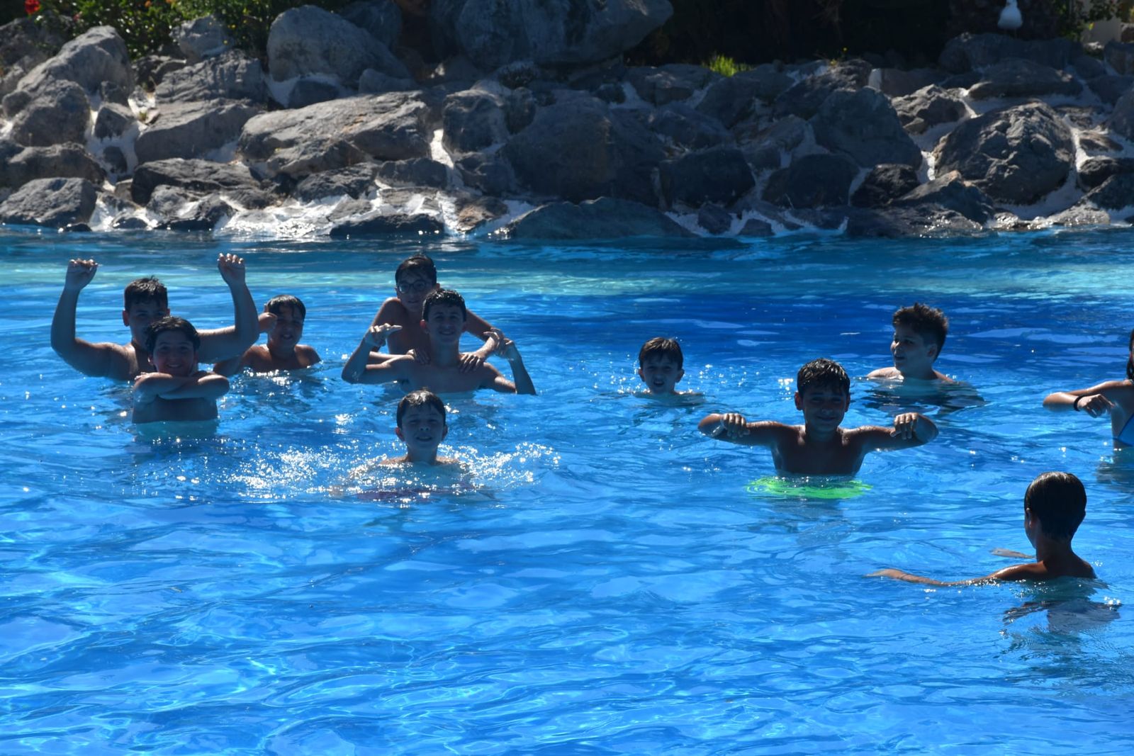 El Campus de Verano Emilio Cózar disfruta de una refrescante jornada en el Parque Marítimo