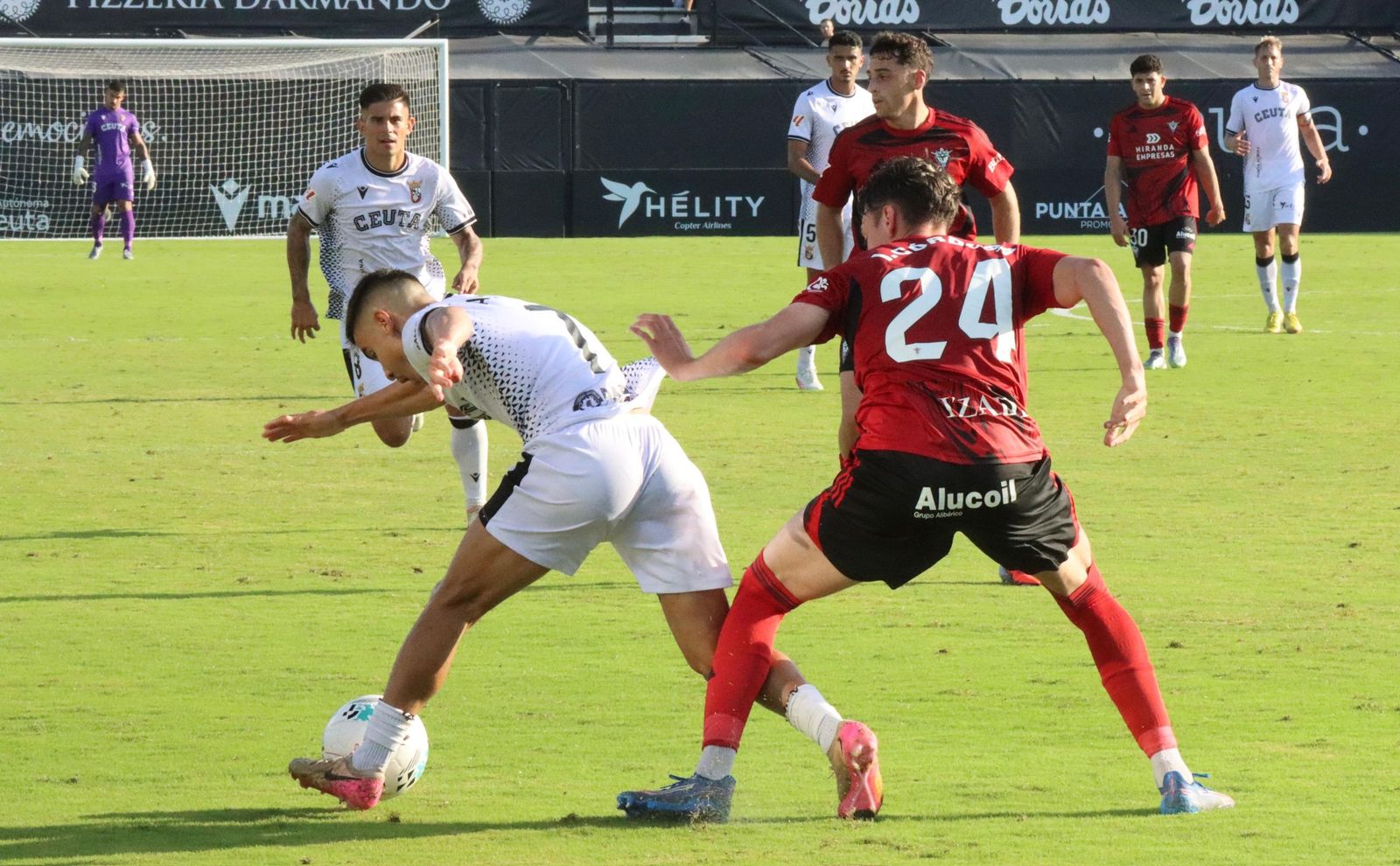 El Ceuta pone la directa ante el Mirandés: resumen en fotos