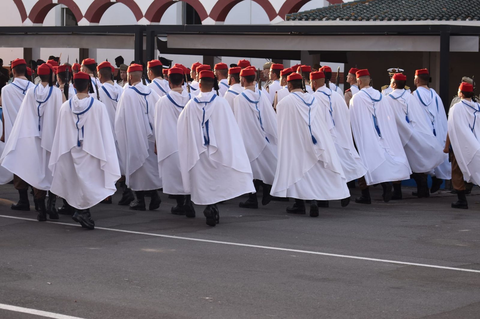 El acuartelamiento González-Tablas acoge una parada militar por el 115 aniversario de Regulares