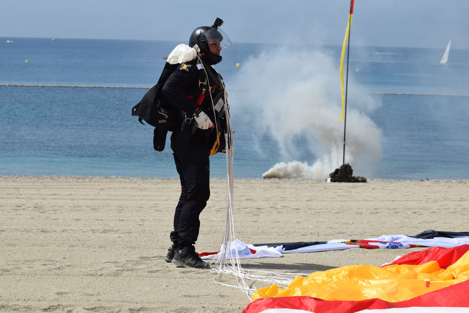 FOTOGALERÍA | Ceuta mira al cielo para celebrar a sus Fuerzas Armadas