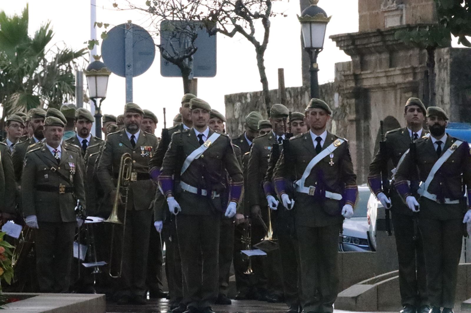 Militares durante la Pascua Militar este lunes. / FOTO REDUAN