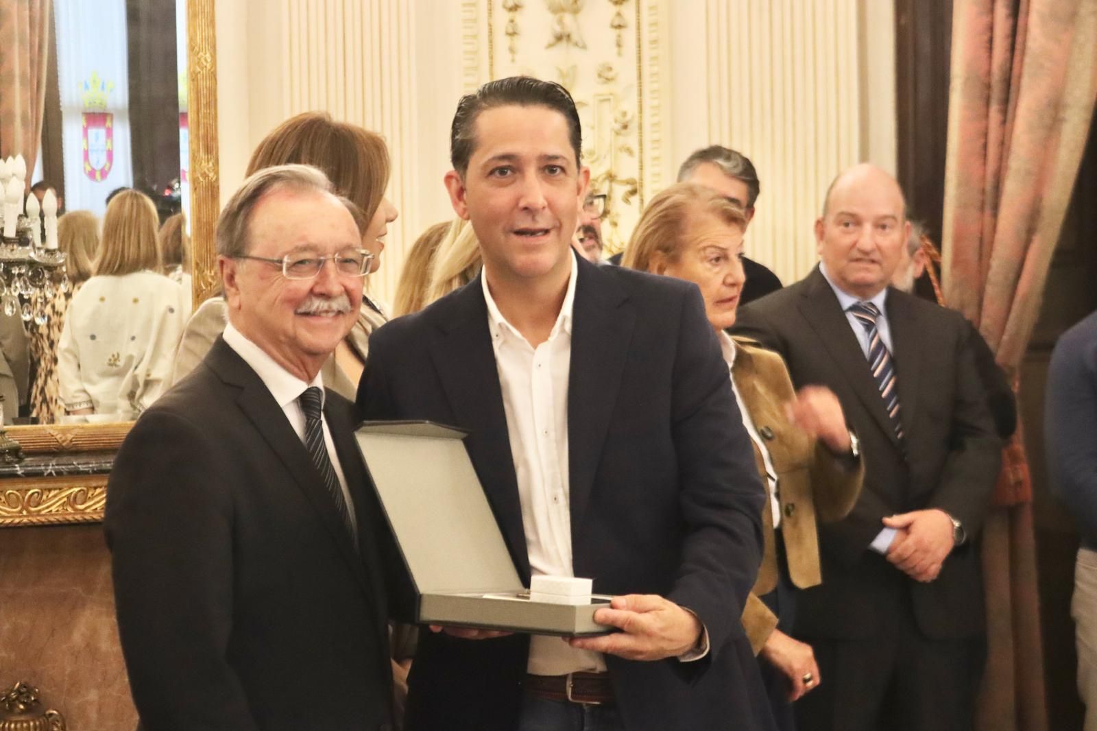 Acto de entrega de reconocimientos por el Día del Funcionario en el Salón del Trono