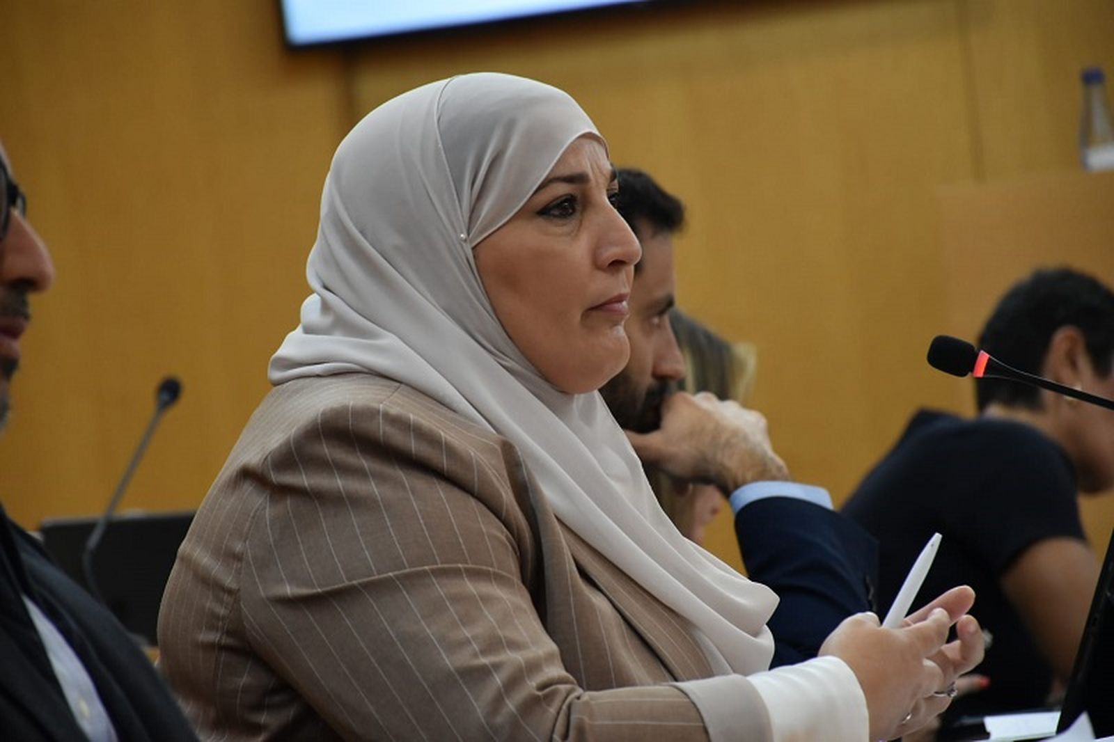 La portavoz del MDyC en la Asamblea Nadia Mohamed durante el pleno de hoy. / FOTO NICOL´S La portavoz del MDyC en la Asamblea Nadia Mohamed durante el pleno de hoy. / FOTO NICOL´S