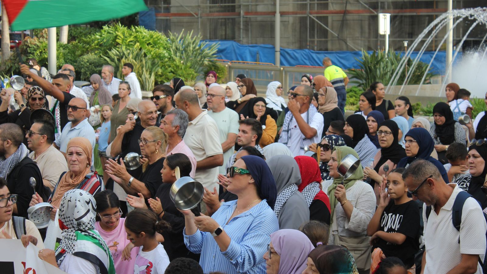 Cacerolada en la Plaza de los Reyes en apoyo a Palestina el 18 de septiembre de 2025 Cacerolada en la Plaza de los Reyes en apoyo a Palestina el 18 de septiembre de 2025