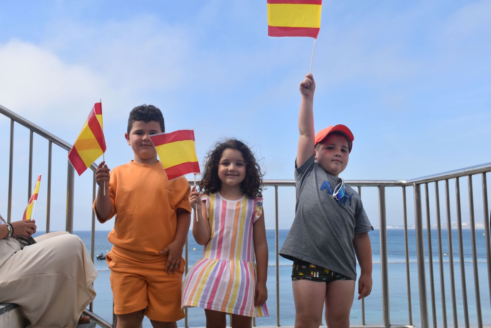 FOTOGALERÍA | Ceuta mira al cielo para celebrar a sus Fuerzas Armadas