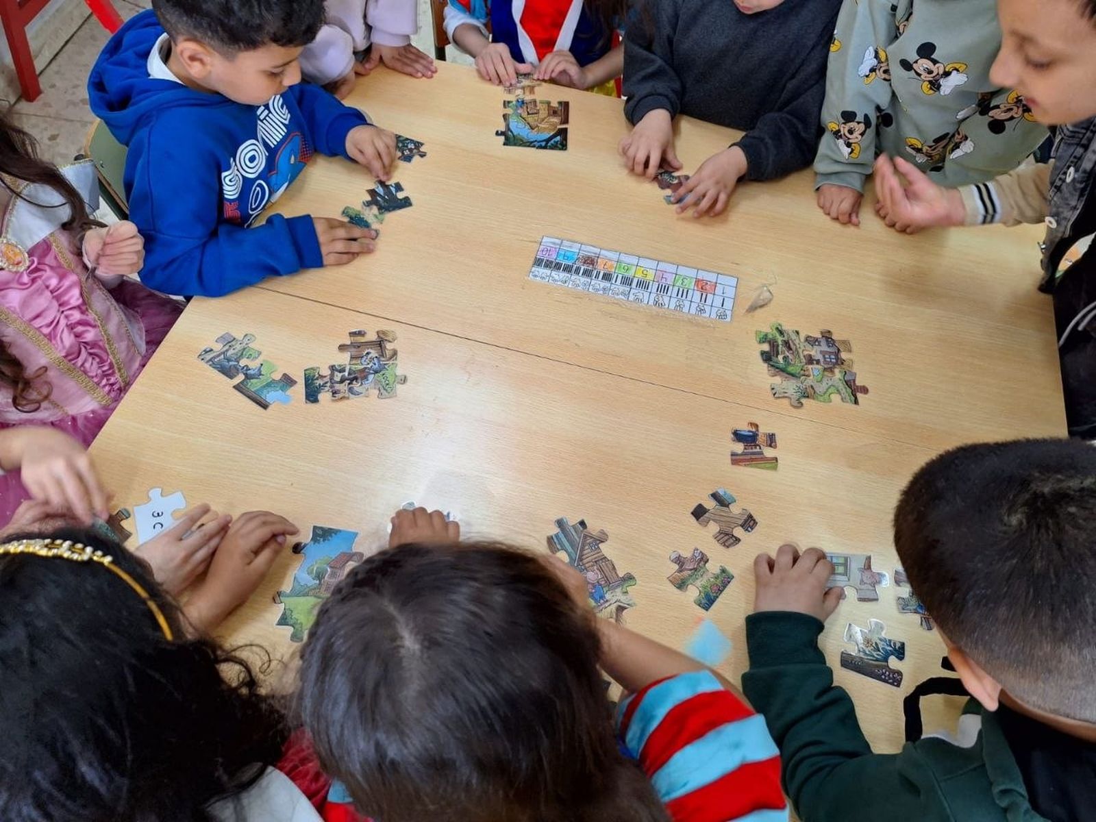 Niños haciendo actividades durante las jornadas en el CEIP Juan Carlos I