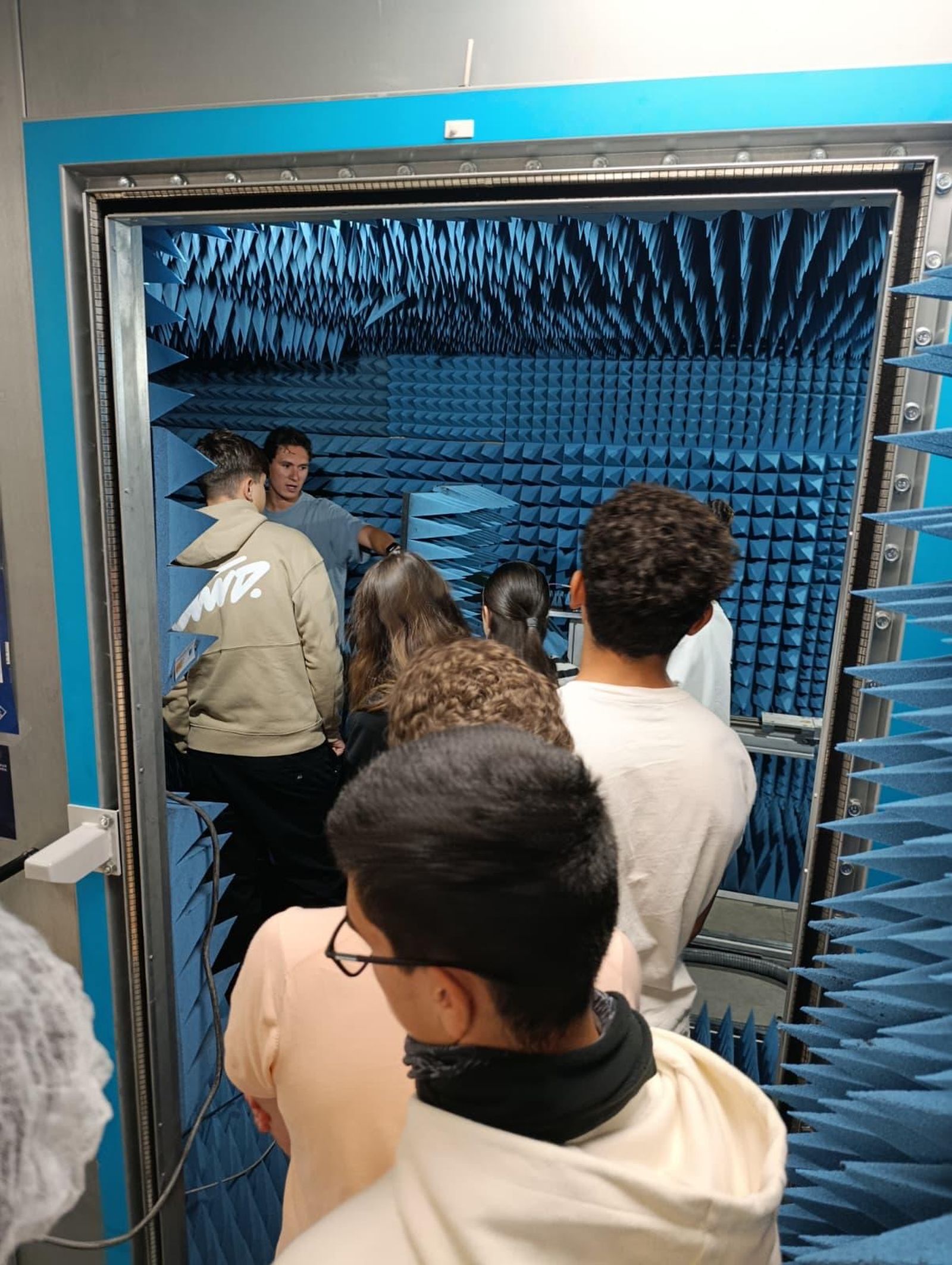 El alumnado del IES Siete Colinas visita los laboratorios de investigación del CITIC de la Universidad de Granada