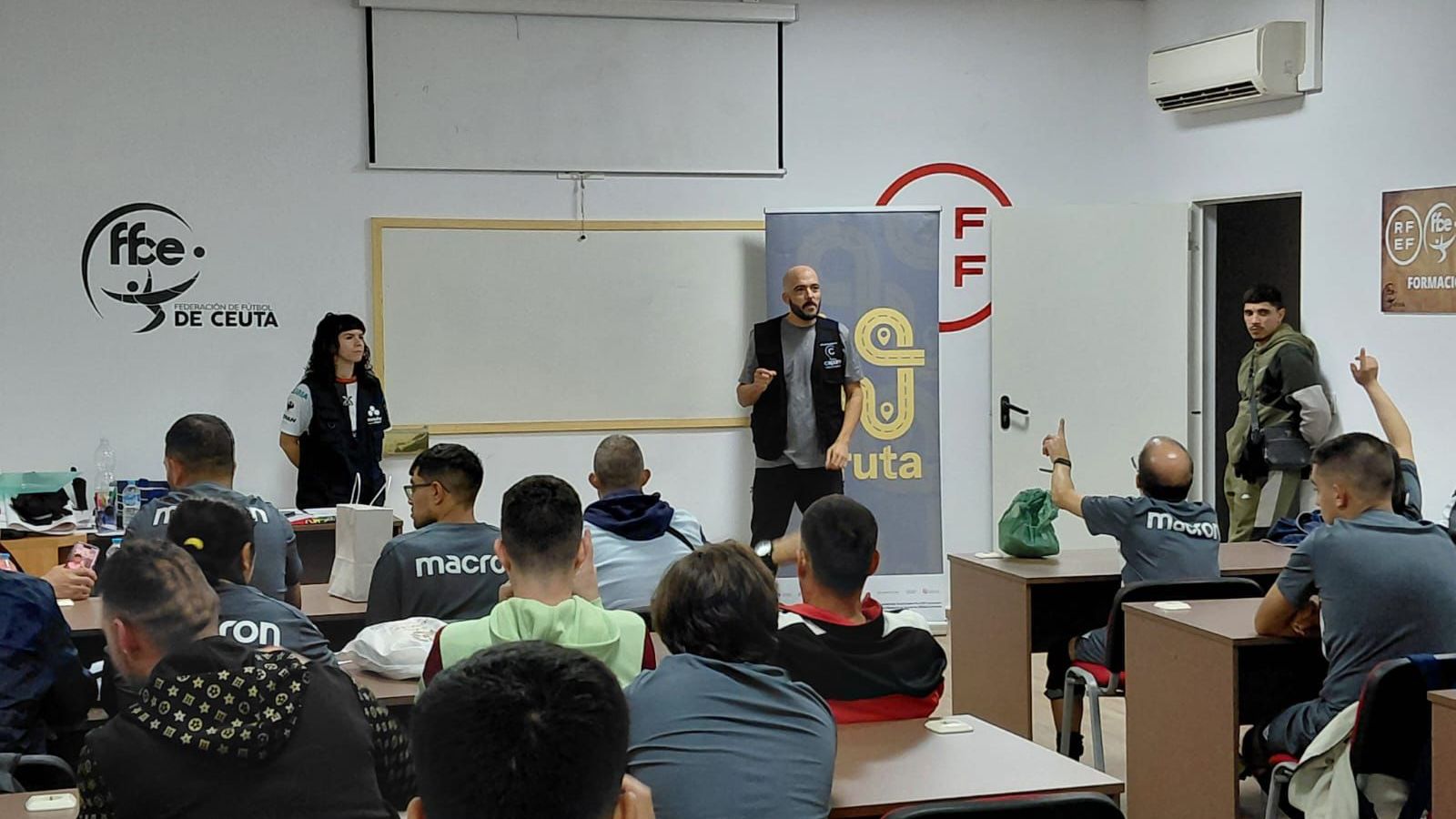 Charla equipo Genuine AD Ceuta