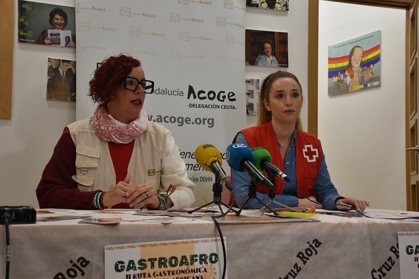 Marina Pérez y Estefanía Muñoz durante la rueda de prensa este viernes. / FOTO J.I.M.