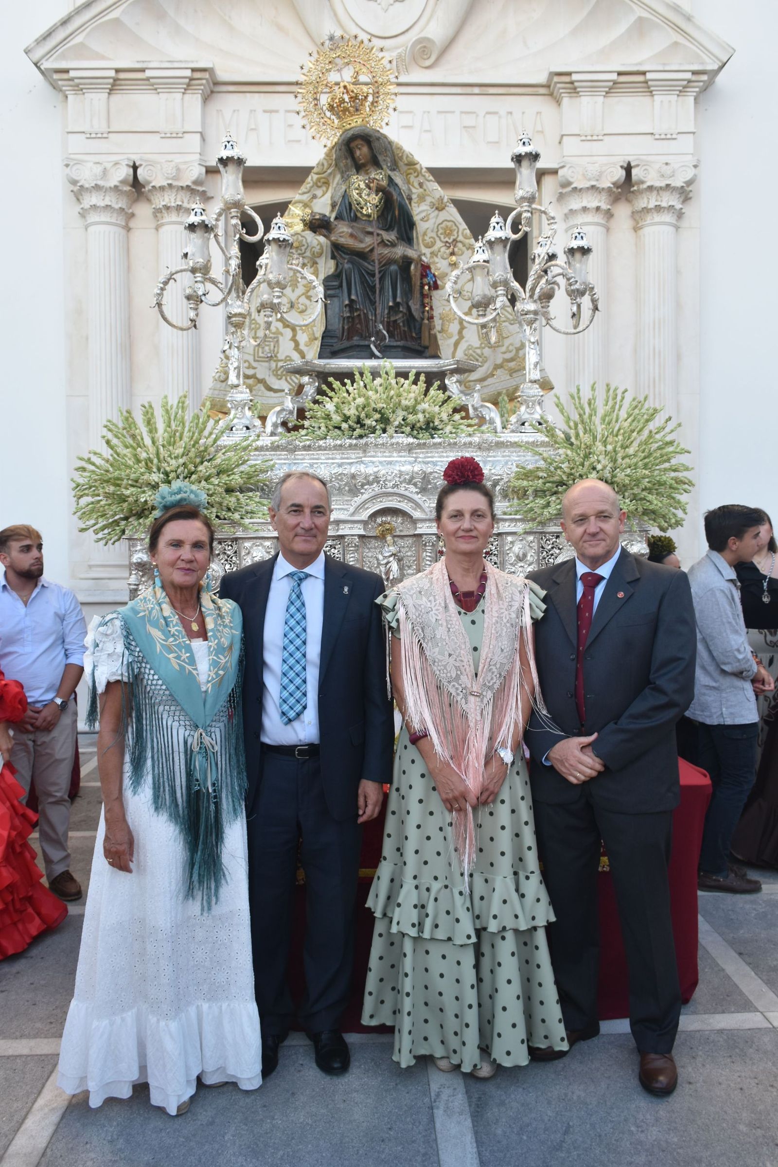 Los ceutíes vuelven a encontrarse con su Madre entre flores, esperanza y lágrimas contenidas