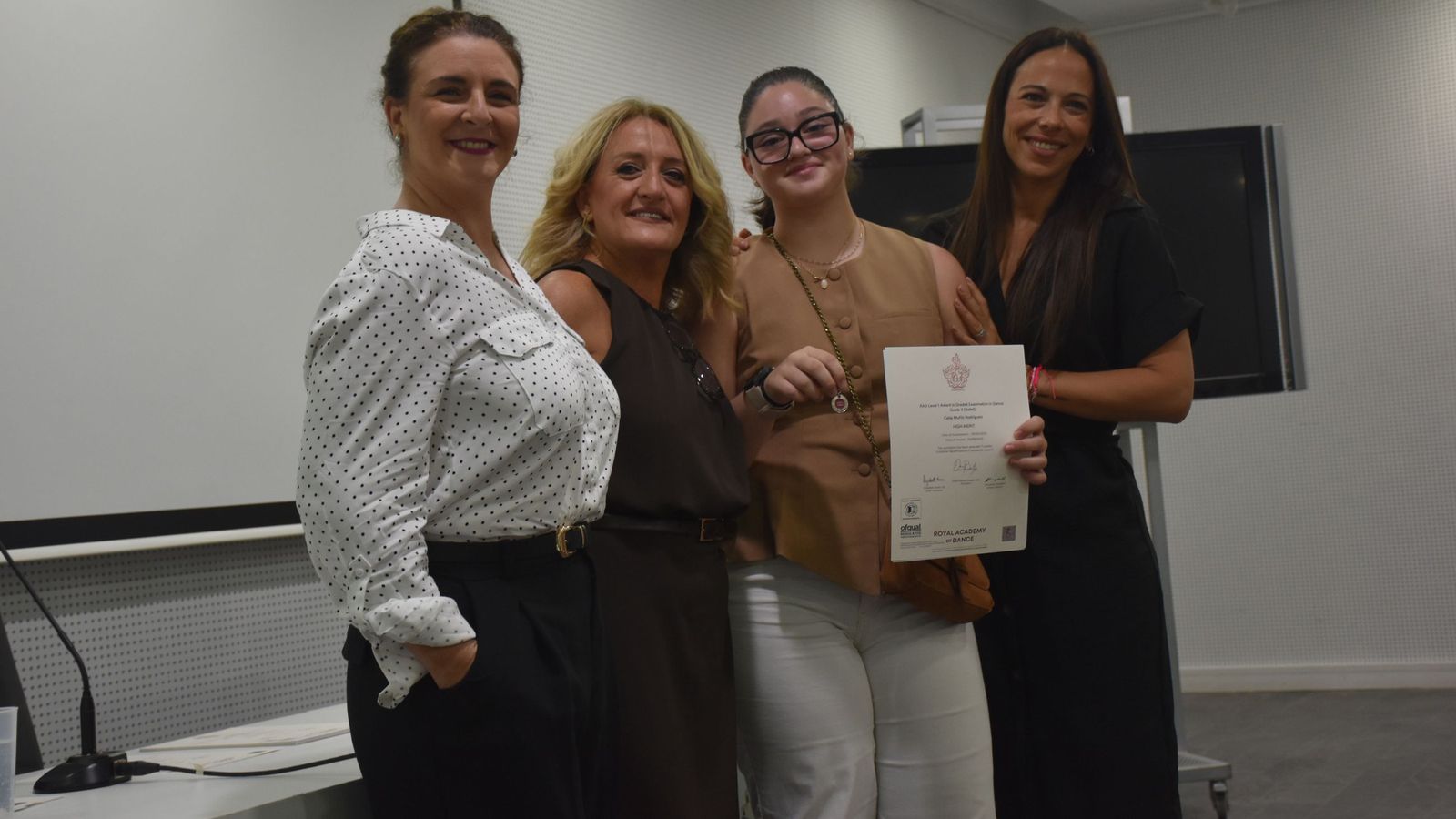 Entrega de diplomas de la Royal Academy of Dance a alumnas de la Escuela de Danza de Rosa Founaud Entrega de diplomas de la Royal Academy of Dance a alumnas de la Escuela de Danza de Rosa Founaud