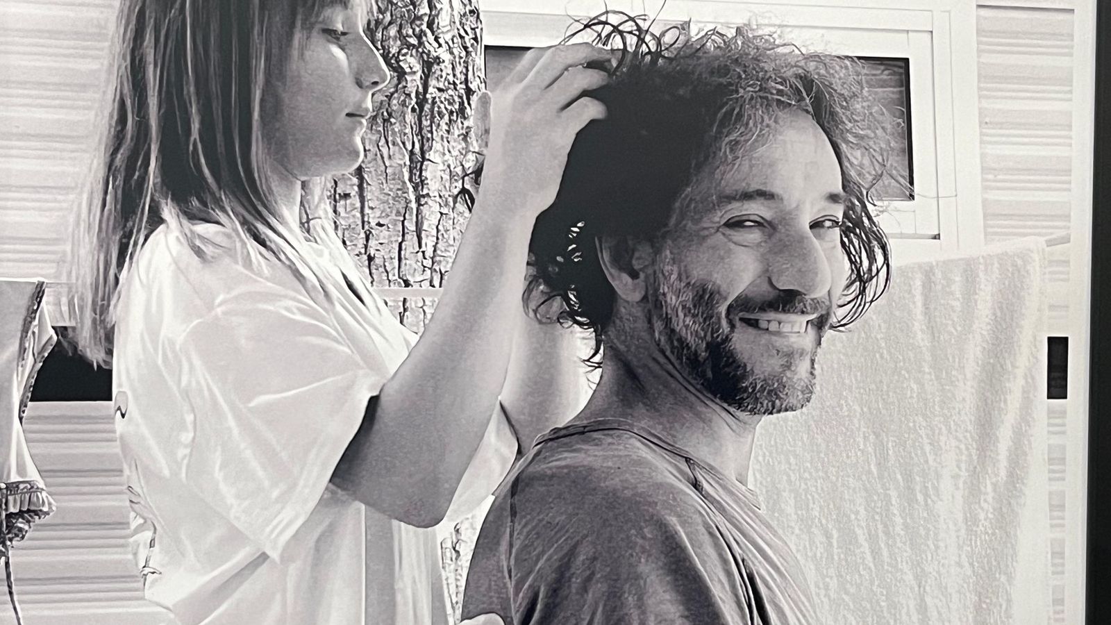 Inauguración de la exposición 'Gafas de color violeta' de la asociación Miradas