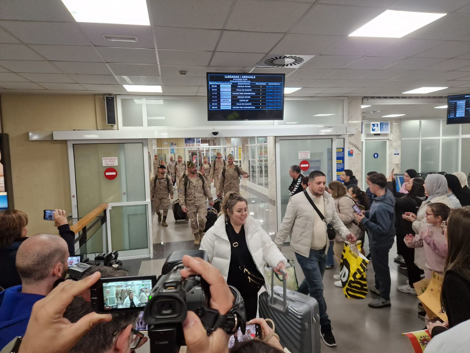 FOTOGALERÍA | De Irak a los brazos de su gente: fotogalería del regreso de la COMGECEU