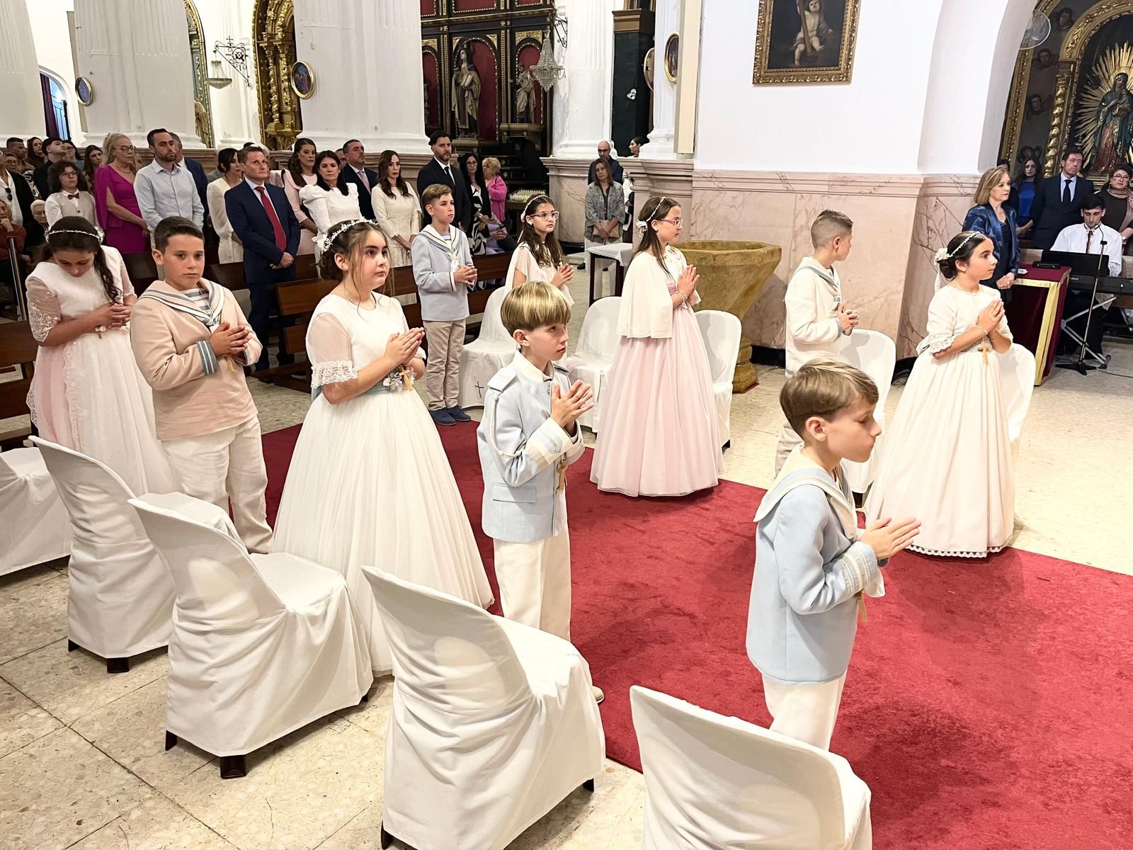 El vicario oficia otras dos comuniones en el Santuario de la Virgen de África