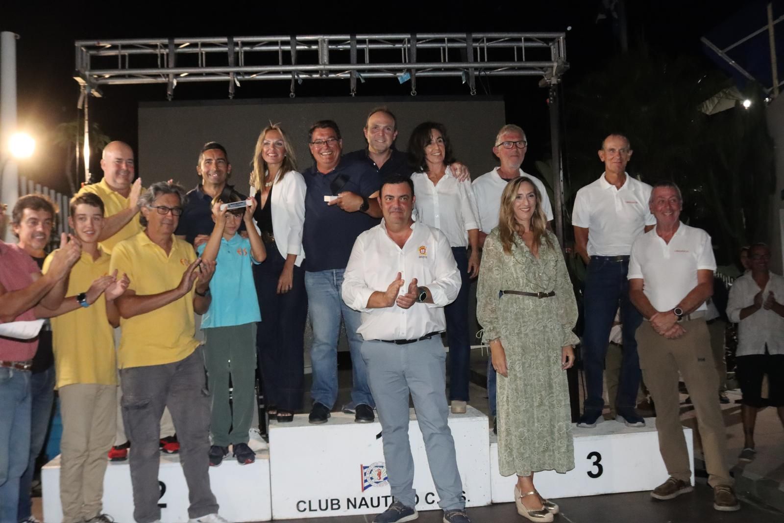 La entrega de trofeos cierra una nueva edición de la 'Semana Náutica'