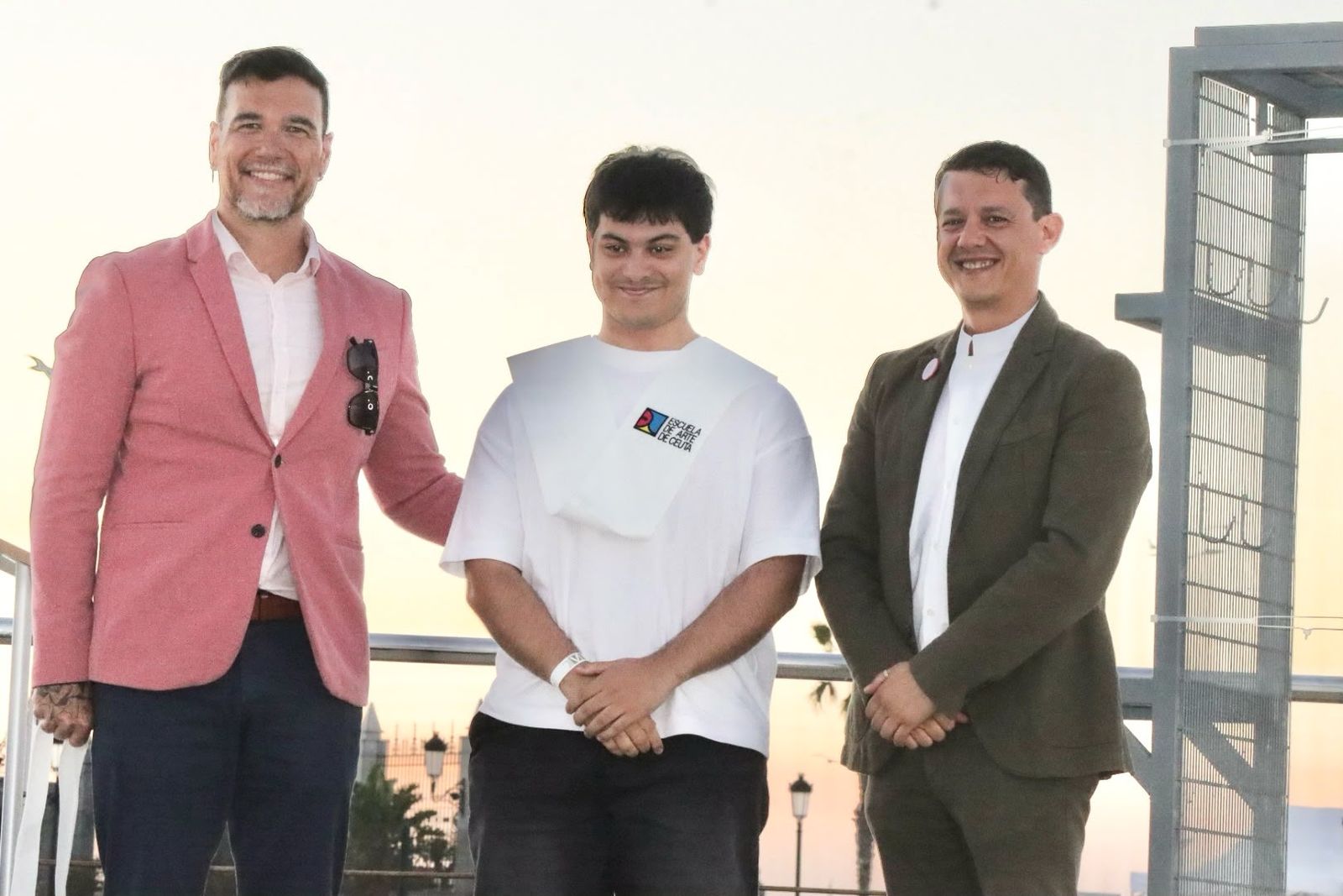 Los grupos de Bachillerato y de Gráfica Interactiva de la Escuela de Arte, graduados